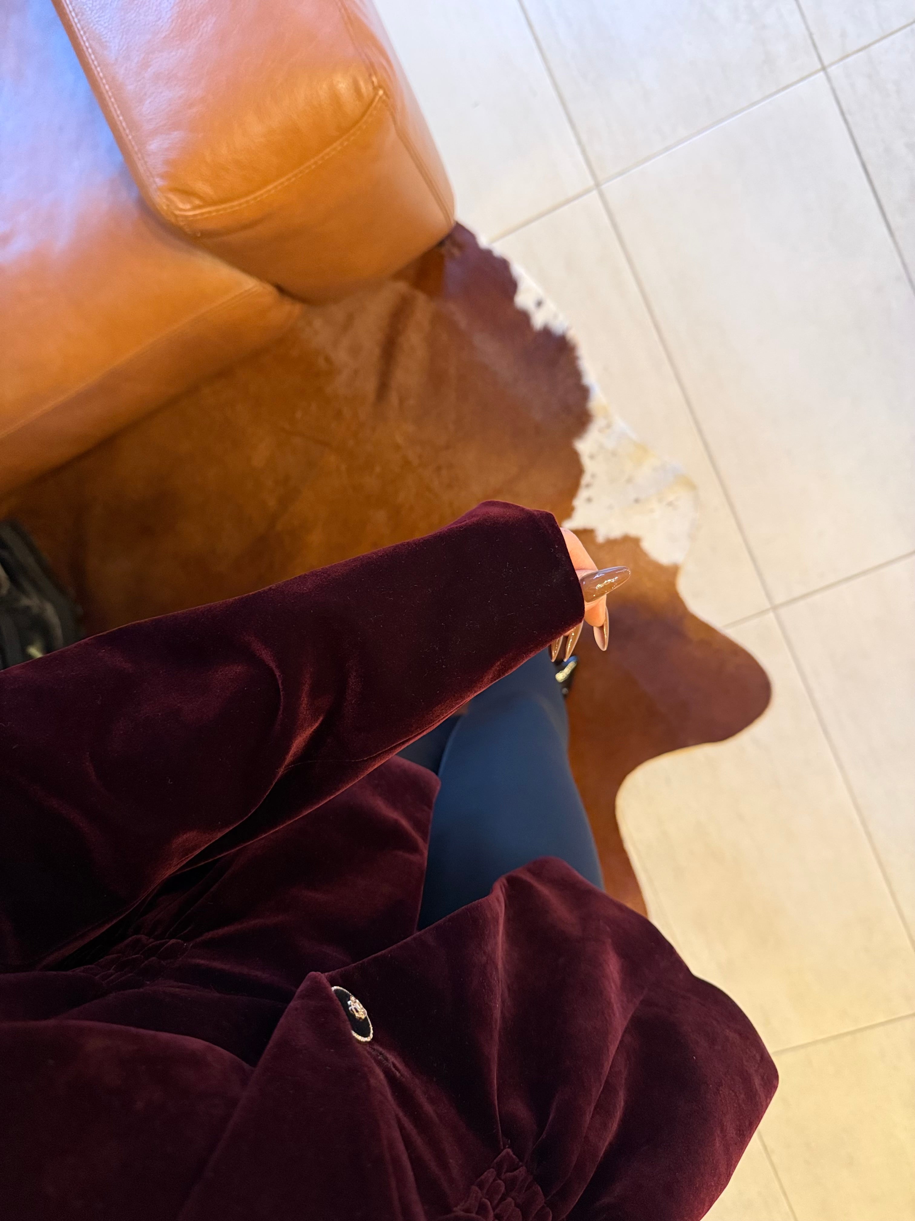 Aksamitna taliowana marynarka bordowa EMO - Veretti Boutique