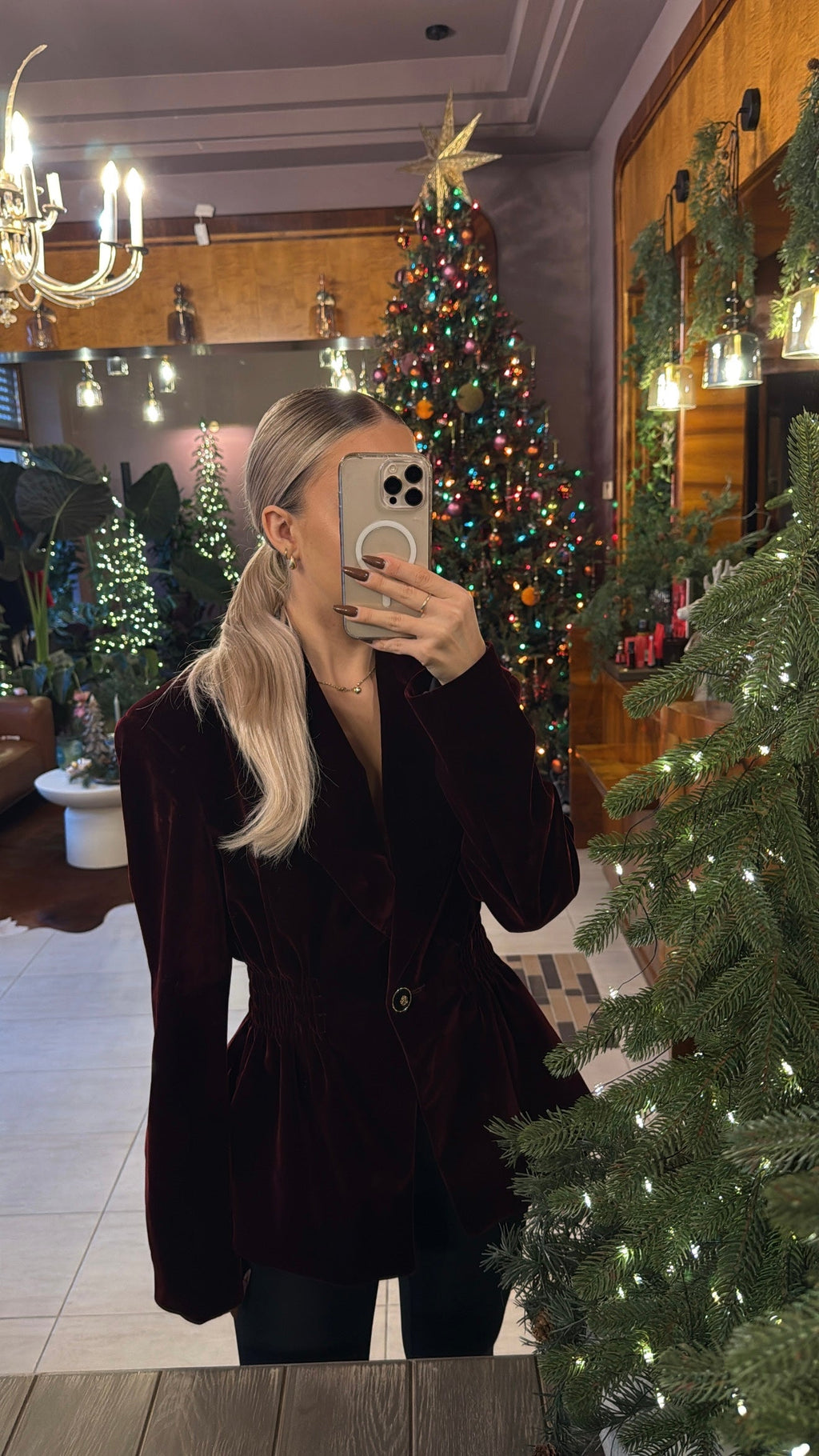 Aksamitna taliowana marynarka bordowa EMO - Veretti Boutique