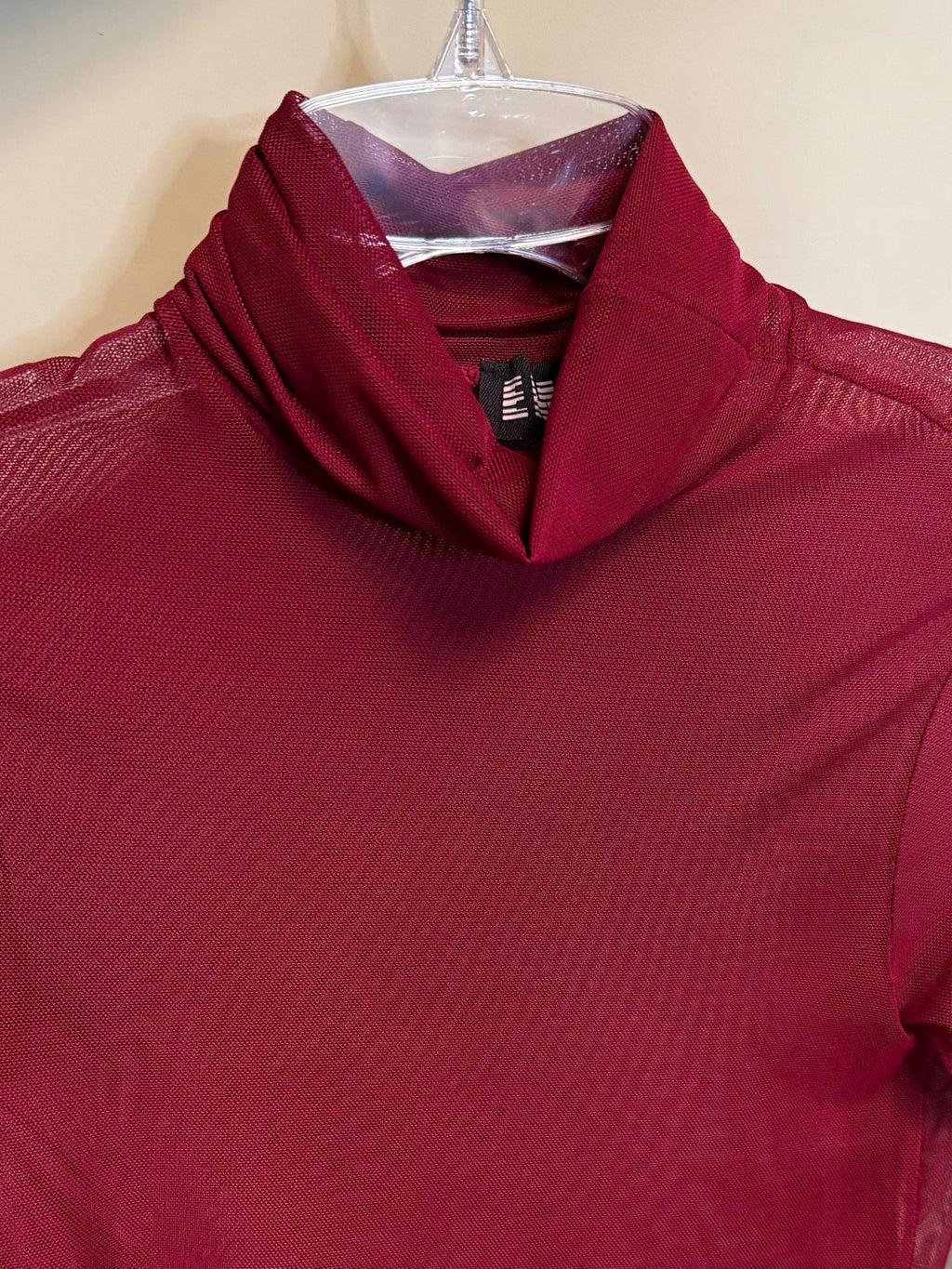 Bluzka z golfem przezroczysta bordowa EMO - Veretti Boutique