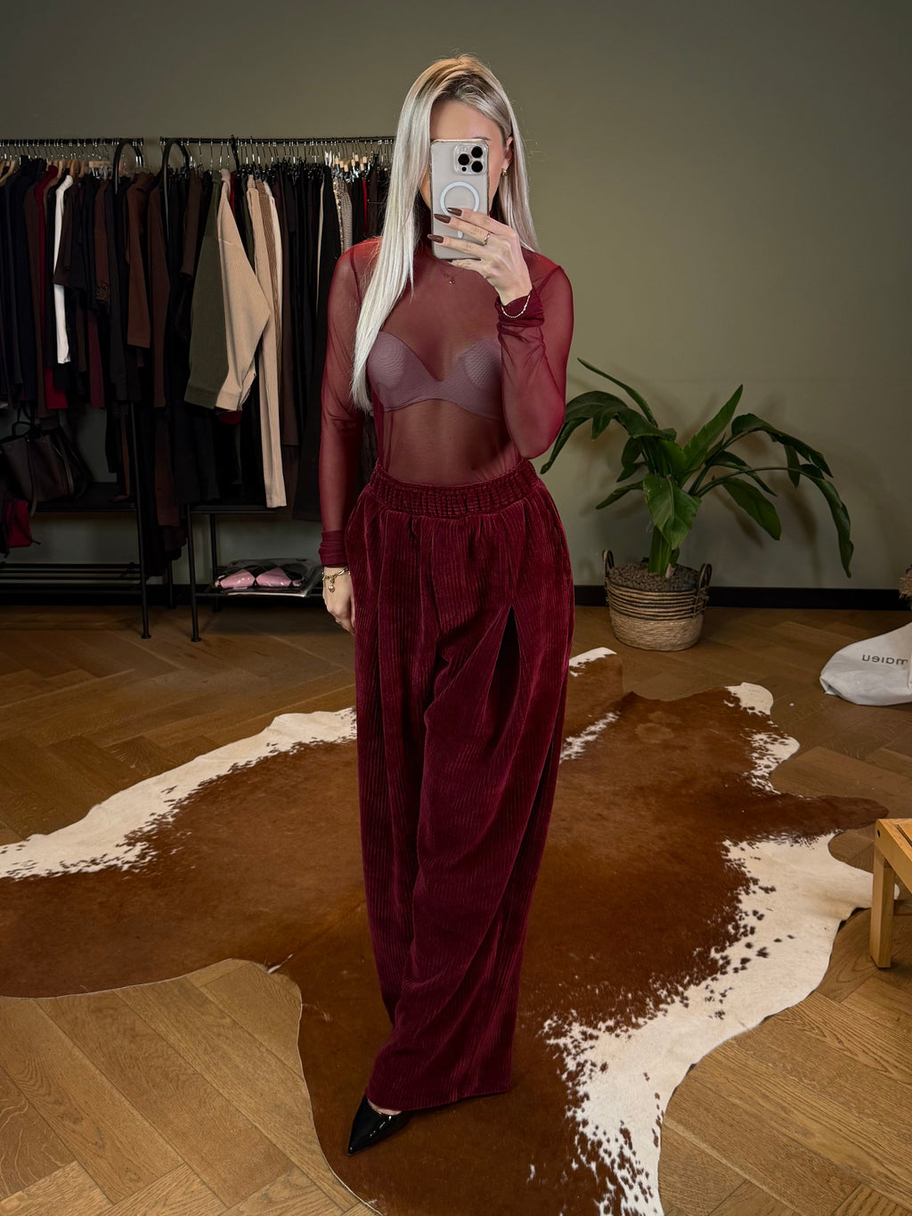 Bluzka z golfem przezroczysta bordowa EMO - Veretti Boutique