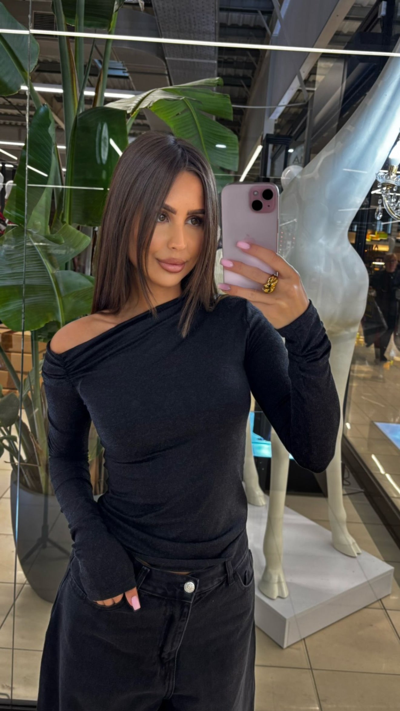 Bluzka z marszczeniem i poduszka na ramieniu grafitowa 95% wiskoza EMO - Veretti Boutique