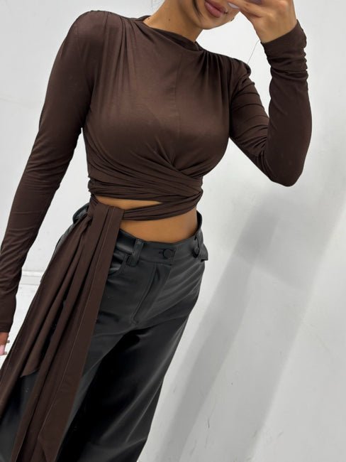 Bluzka z wiązaniem czekoladowa 95% wiskoza EMO - Veretti Boutique