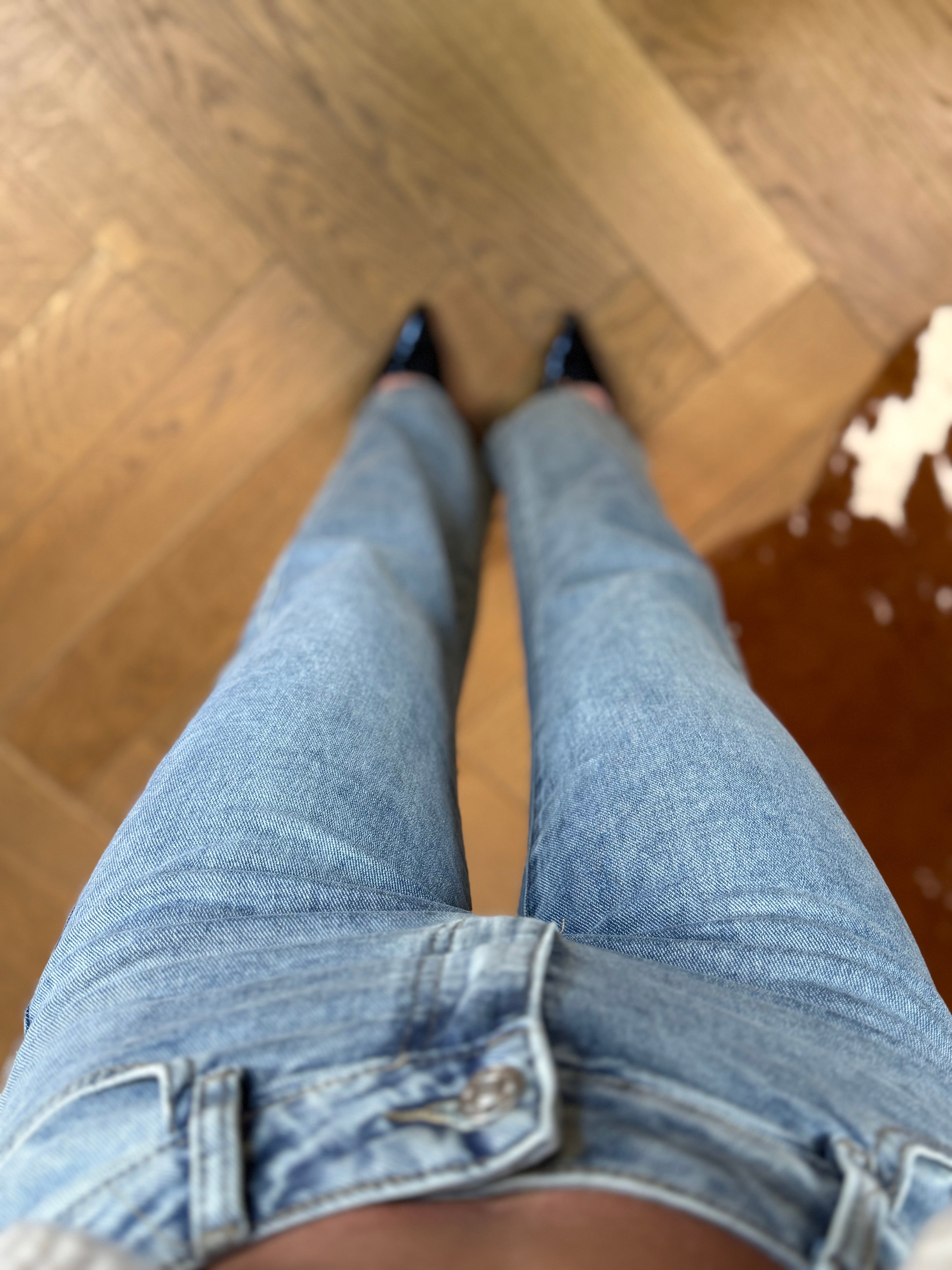 Jeansy z przetarciami na pośladkach - Veretti Boutique