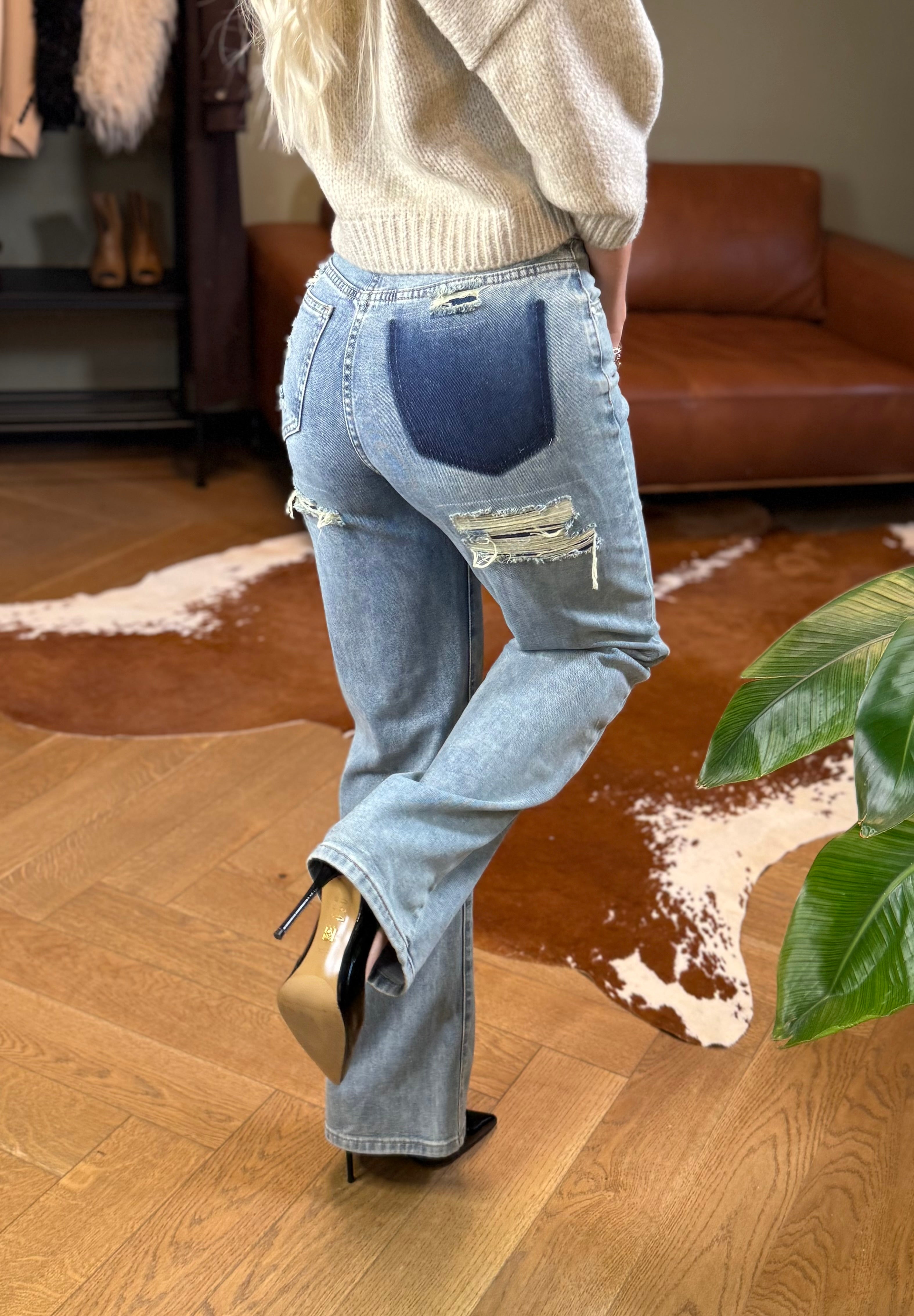 Jeansy z przetarciami na pośladkach - Veretti Boutique