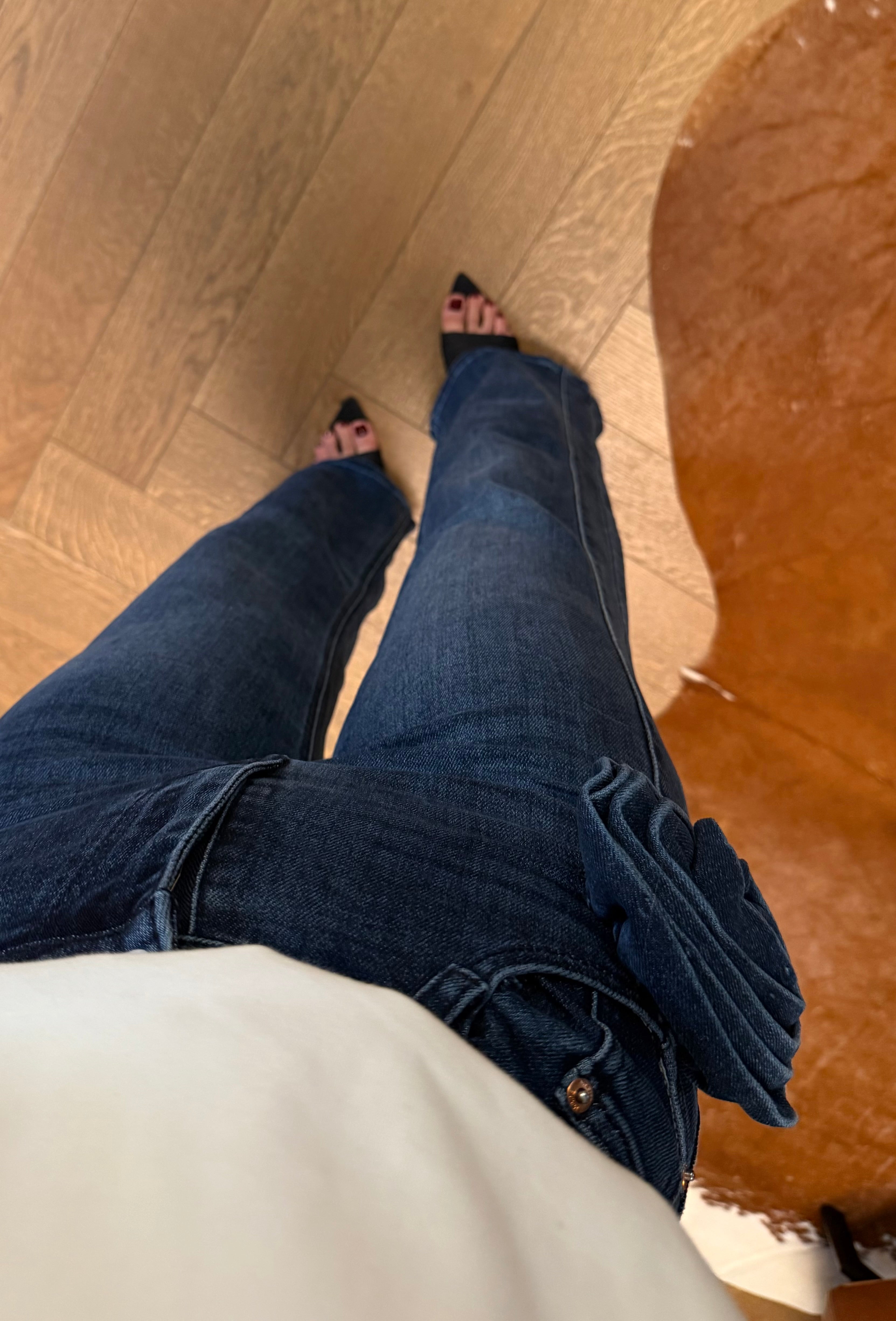 Jeansy z różą 3D - Veretti Boutique