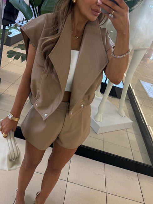 Kamizelka z ekoskóry - Camel EMO - Veretti Boutique