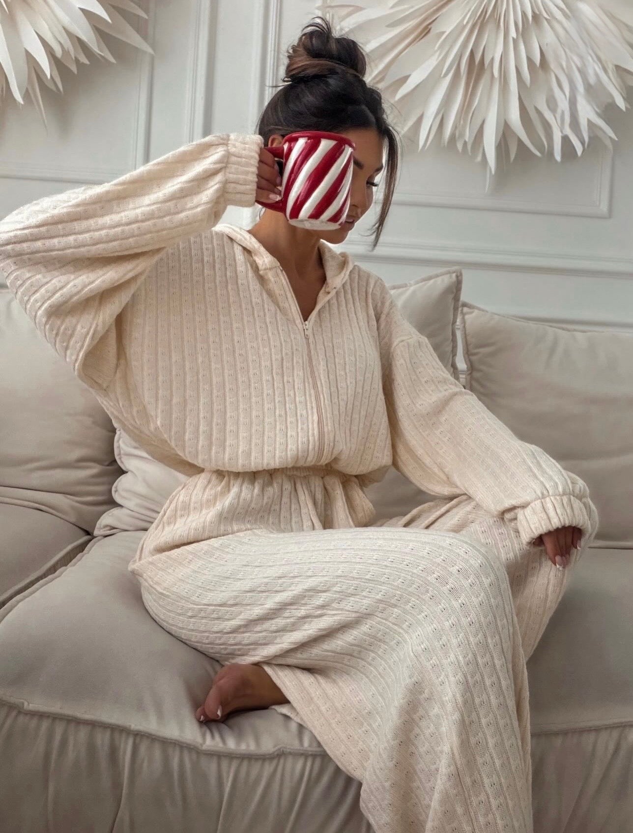 Kombinezon z kapturem warkocz 50% wiskoza waniliowy - Veretti Boutique