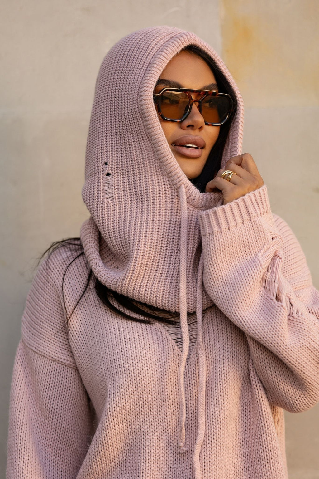 Komin ściągany z przetarciami pudrowy 25% wełna i 25% alpaka - Veretti Boutique