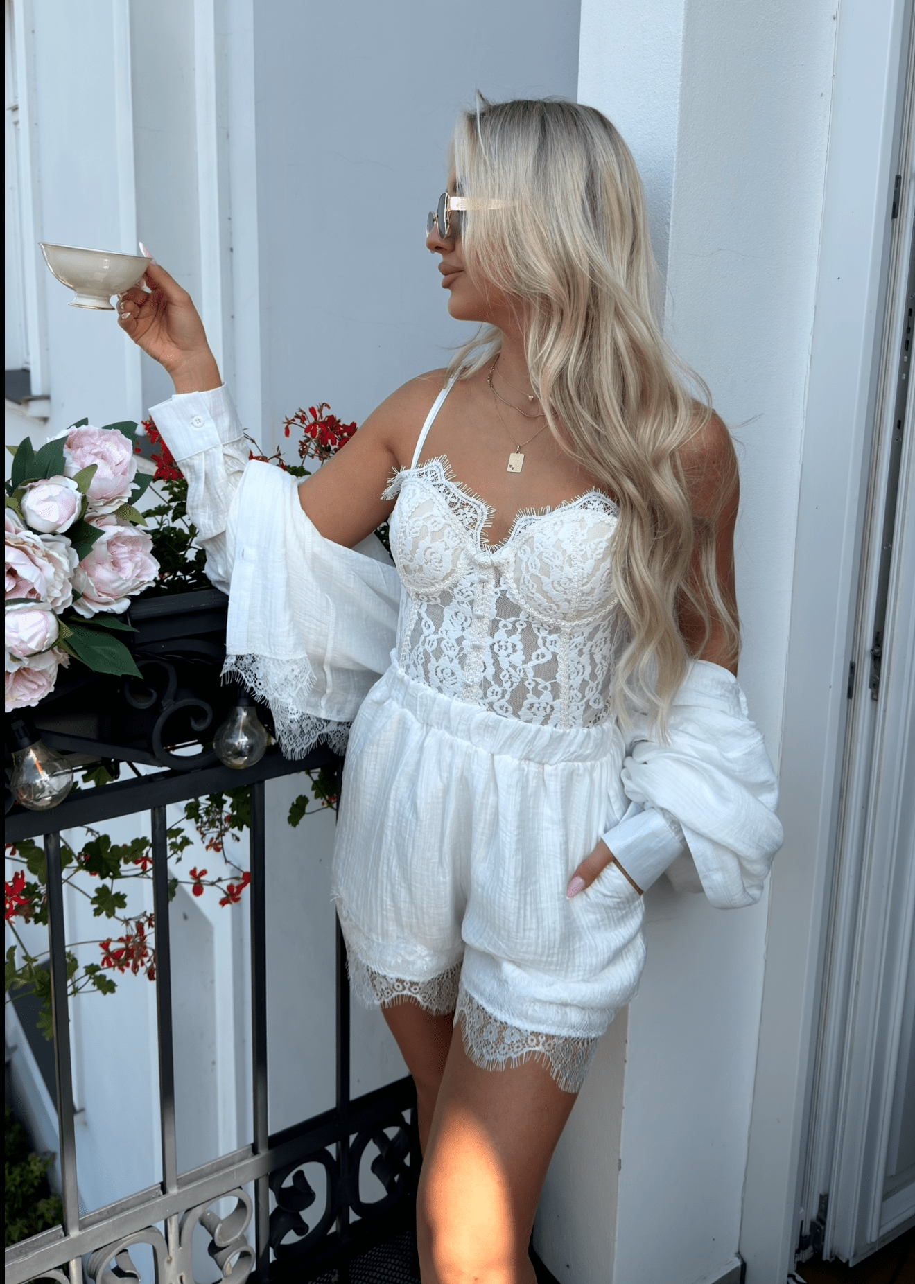 Komplet koronkowy (koszula + spodenki) - Veretti Boutique