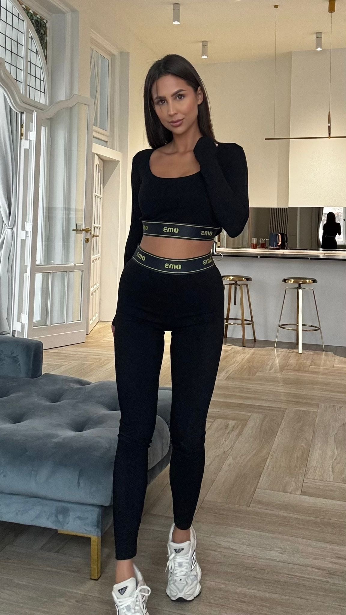 Komplet legginsy i bluzka z dekoltem (limonkowa guma) EMO - Veretti Boutique