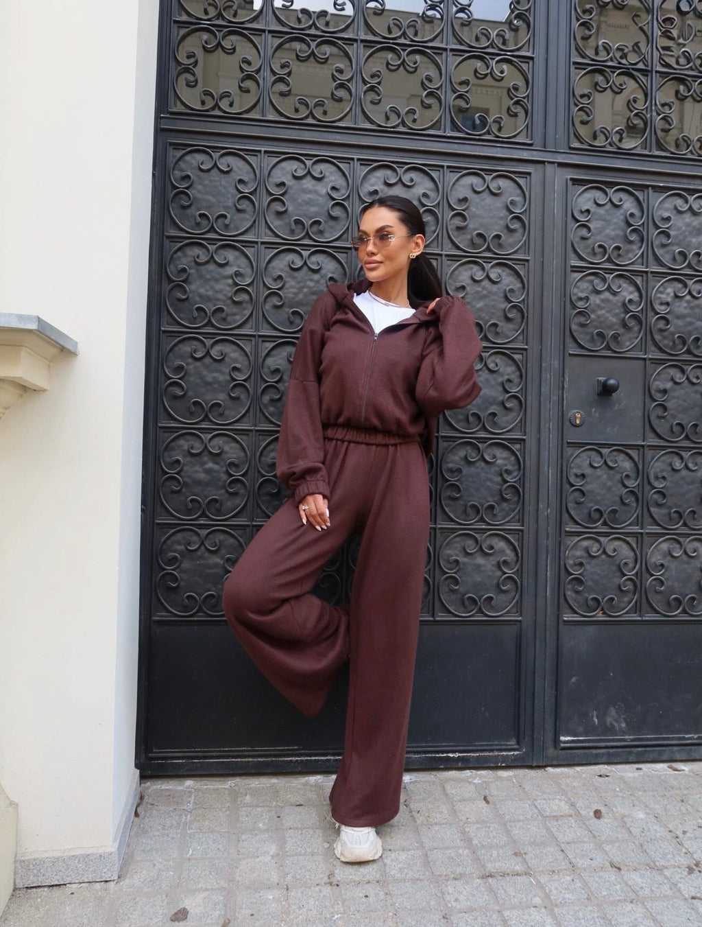 Komplet sweterkowy czekoladowy z kapturem 50% wełna - Veretti Boutique