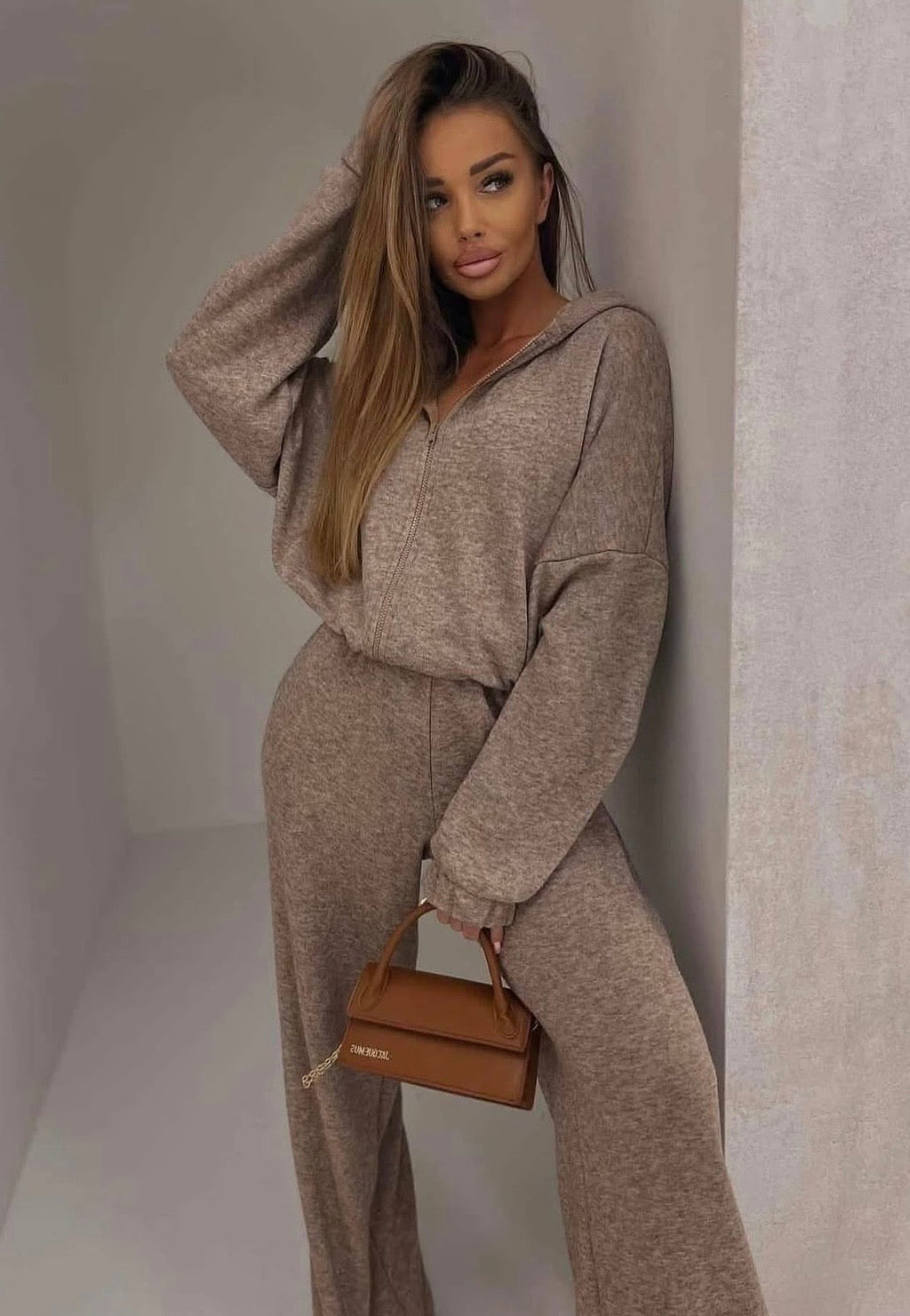 Komplet sweterkowy z kapturem cappuccino 50% wełny - Veretti Boutique