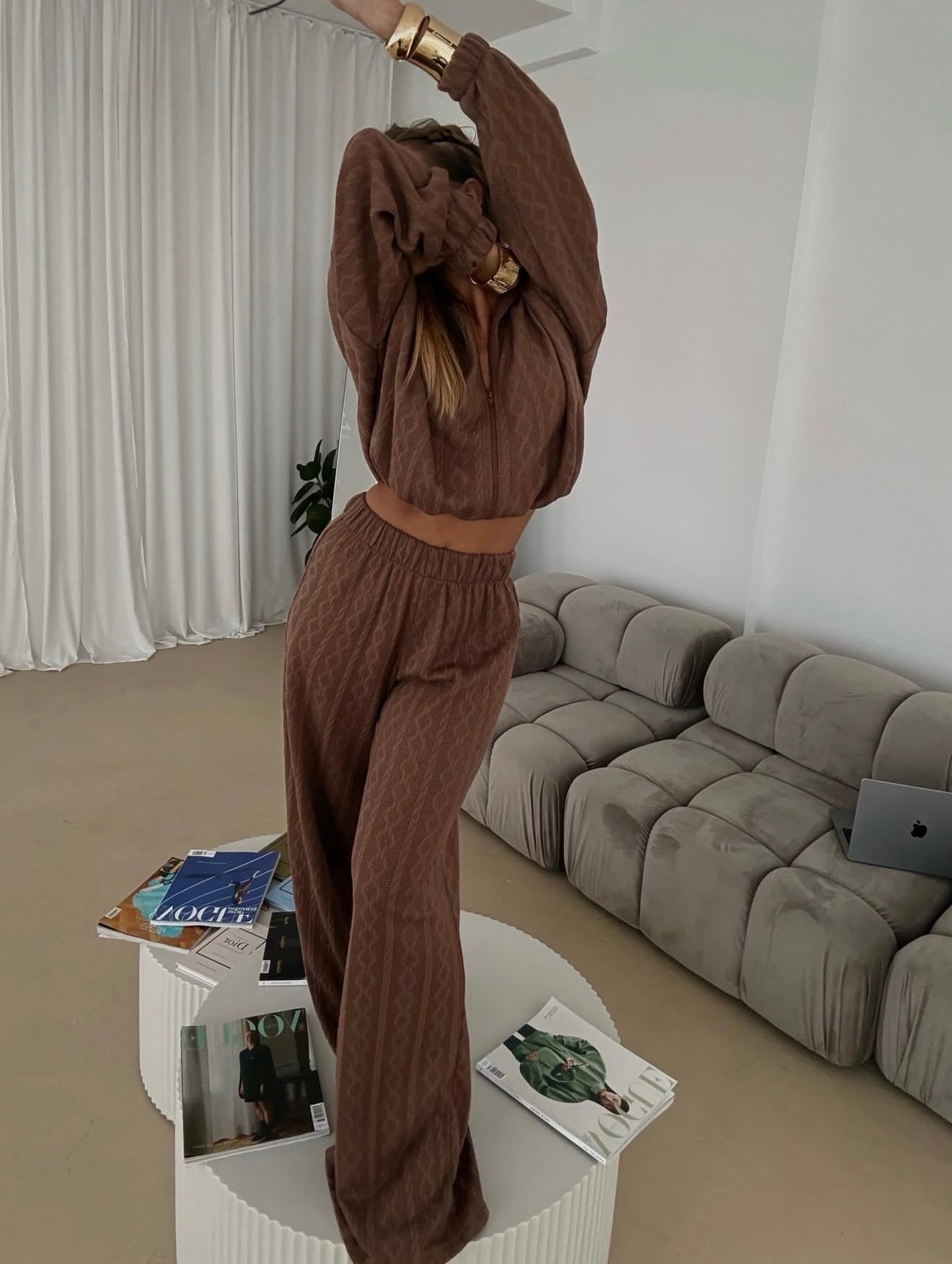 Komplet sweterkowy z kapturem czekoladowy 50% wiskoza - Veretti Boutique