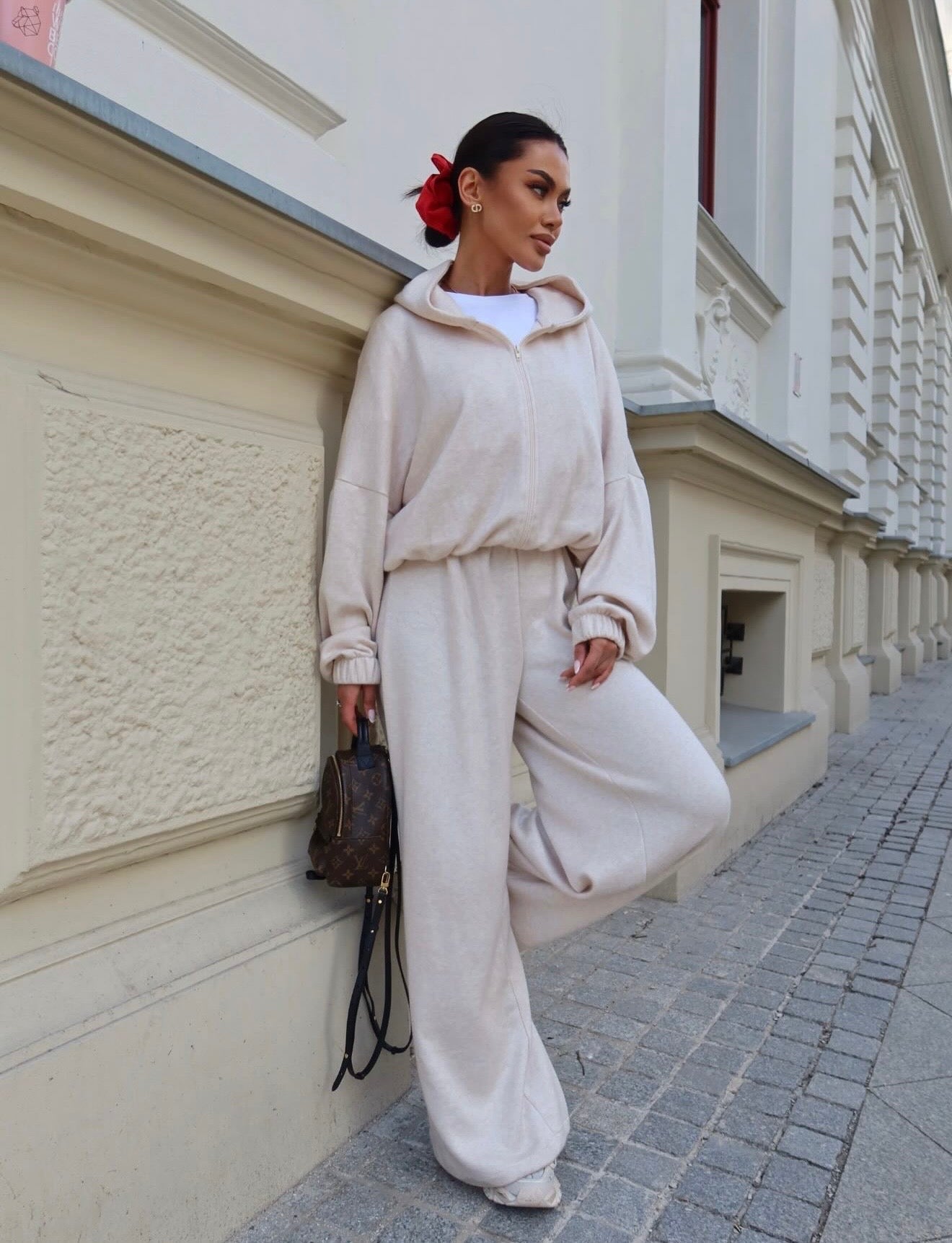 Komplet sweterkowy z kapturem waniliowy 50% wełny - Veretti Boutique