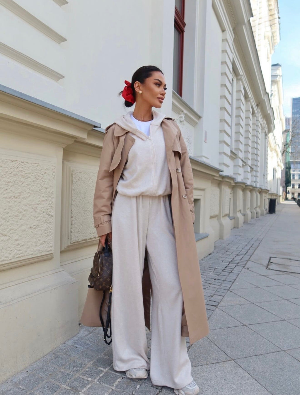 Komplet sweterkowy z kapturem waniliowy 50% wełny - Veretti Boutique