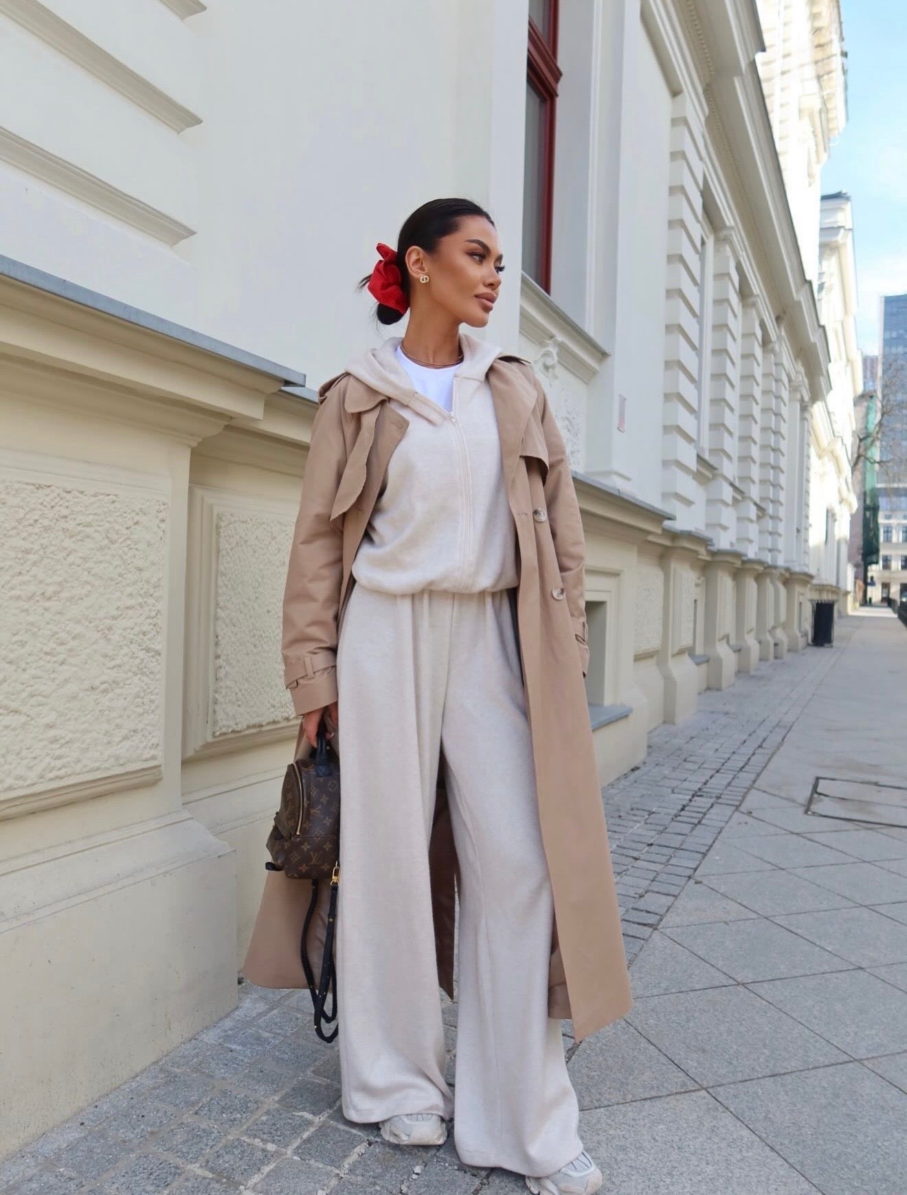 Komplet sweterkowy z kapturem waniliowy 50% wełny - Veretti Boutique