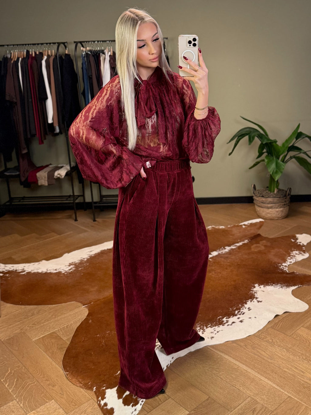 Koszula koronkowa z wiązaniem bordowa EMO - Veretti Boutique