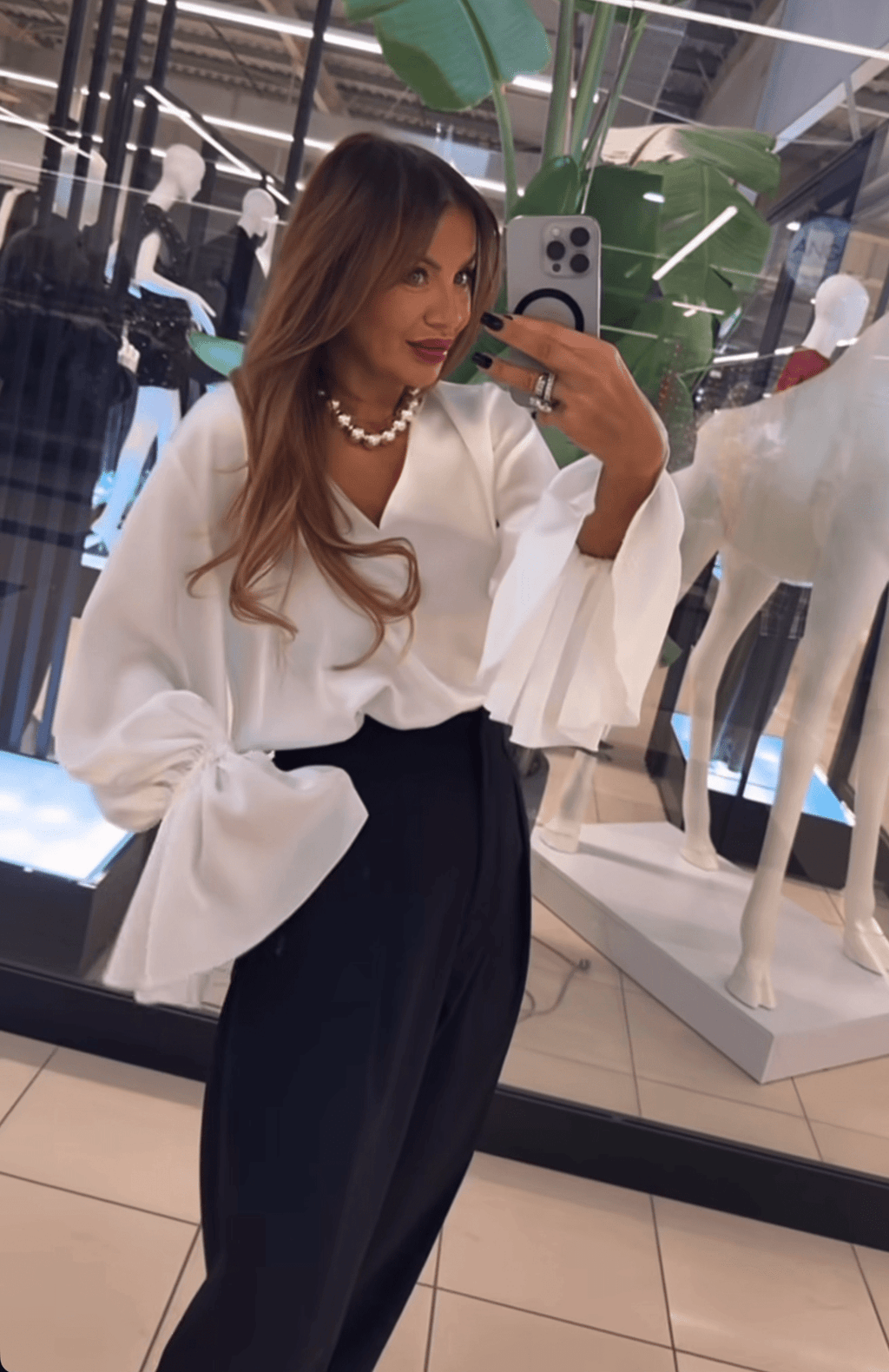 Koszula satynowa z ozdobnymi rękawkami EMO - Veretti Boutique