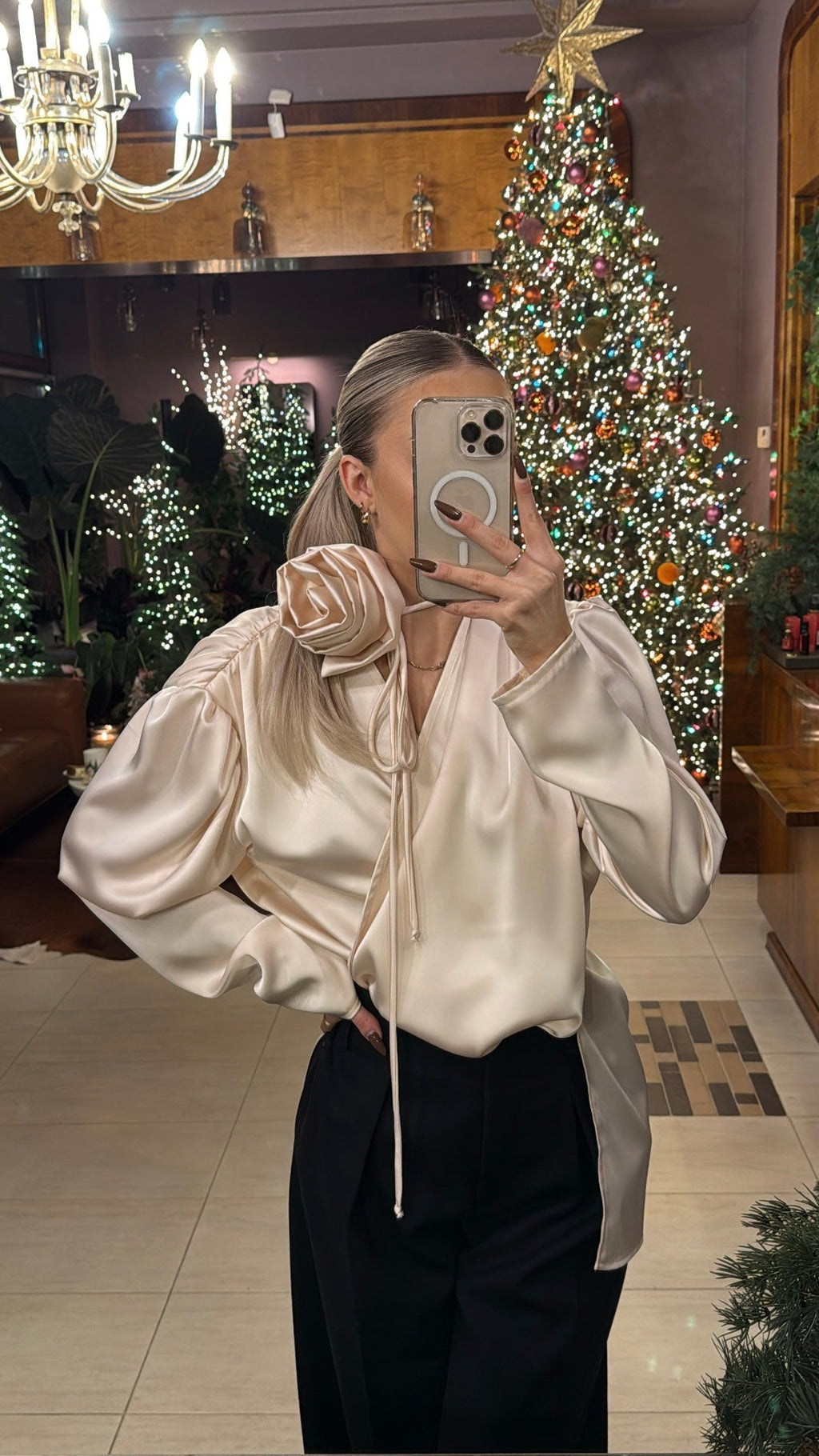 Koszula z odpinaną różą kremowa SEMPRE - Veretti Boutique