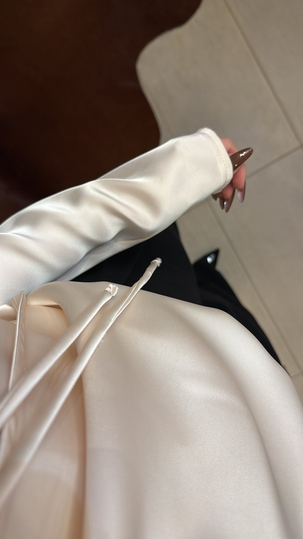 Koszula z odpinaną różą kremowa SEMPRE - Veretti Boutique