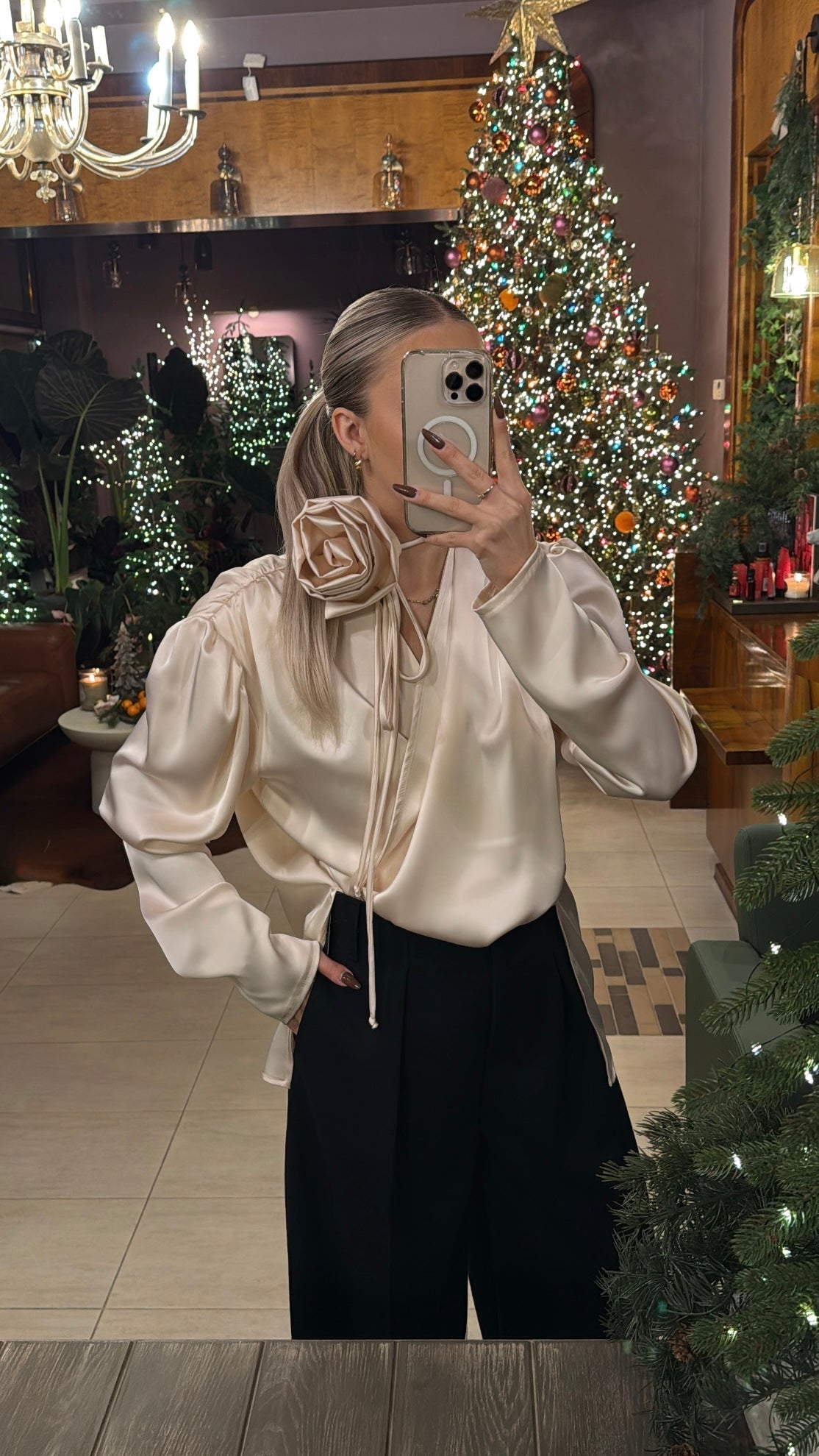 Koszula z odpinaną różą kremowa SEMPRE - Veretti Boutique