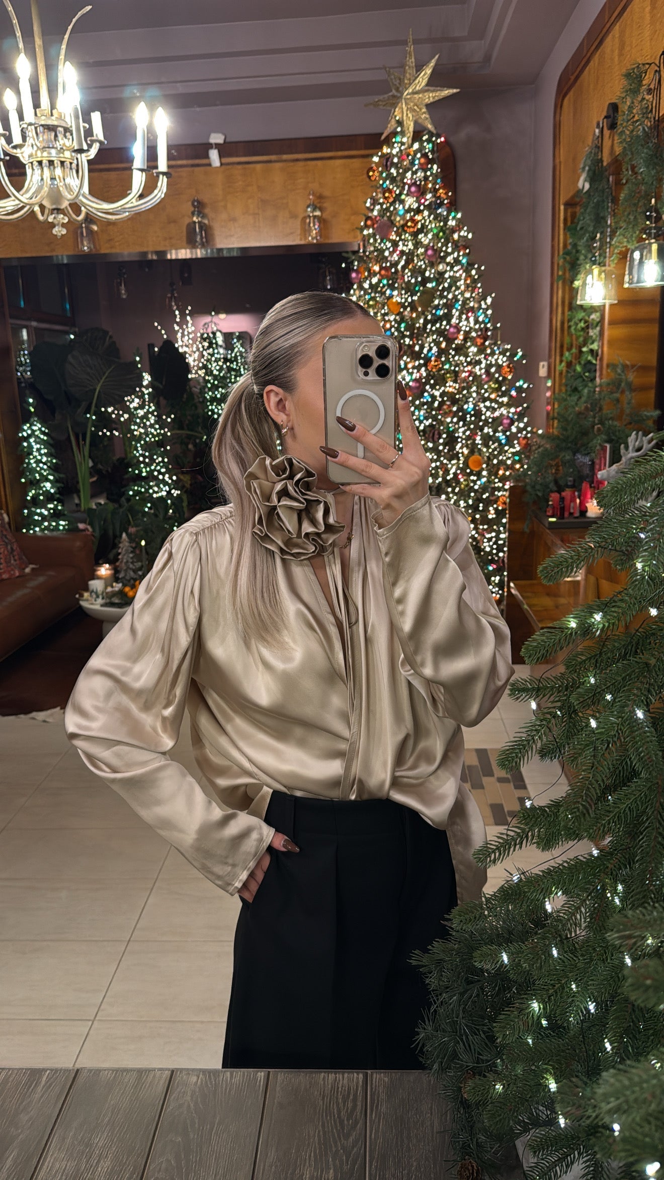 Koszula z odpinaną różą szampańska SEMPRE - Veretti Boutique