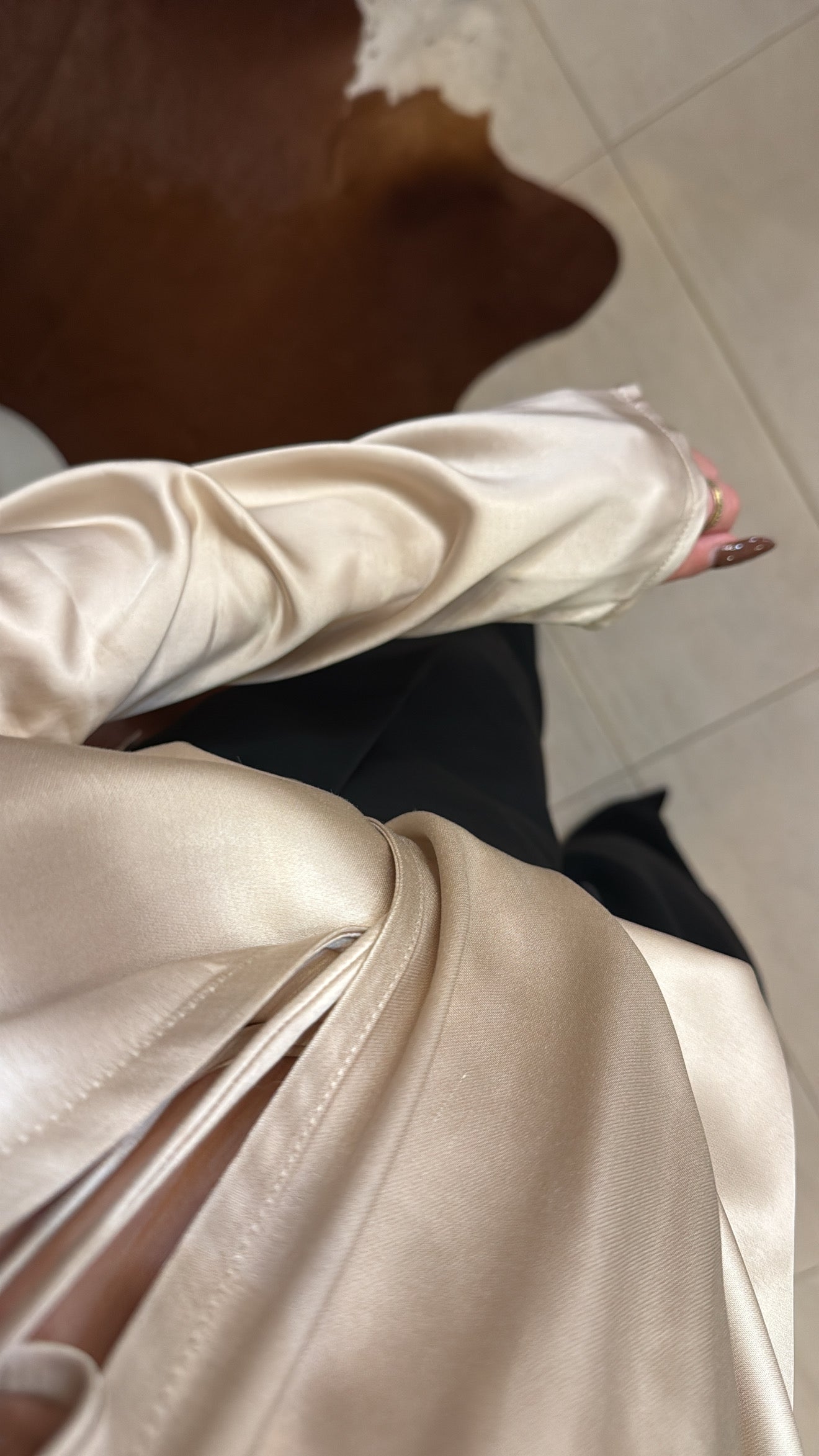 Koszula z odpinaną różą szampańska SEMPRE - Veretti Boutique