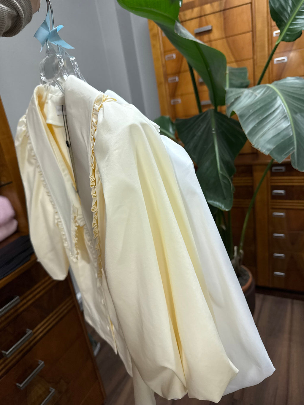 Koszula z żabotem EMO - Veretti Boutique