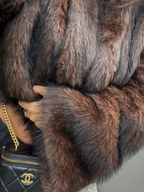 Krótkie futerko eko lis czekoladowe EMO - Veretti Boutique