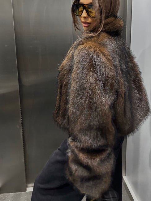 Krótkie futerko eko lis czekoladowe EMO - Veretti Boutique