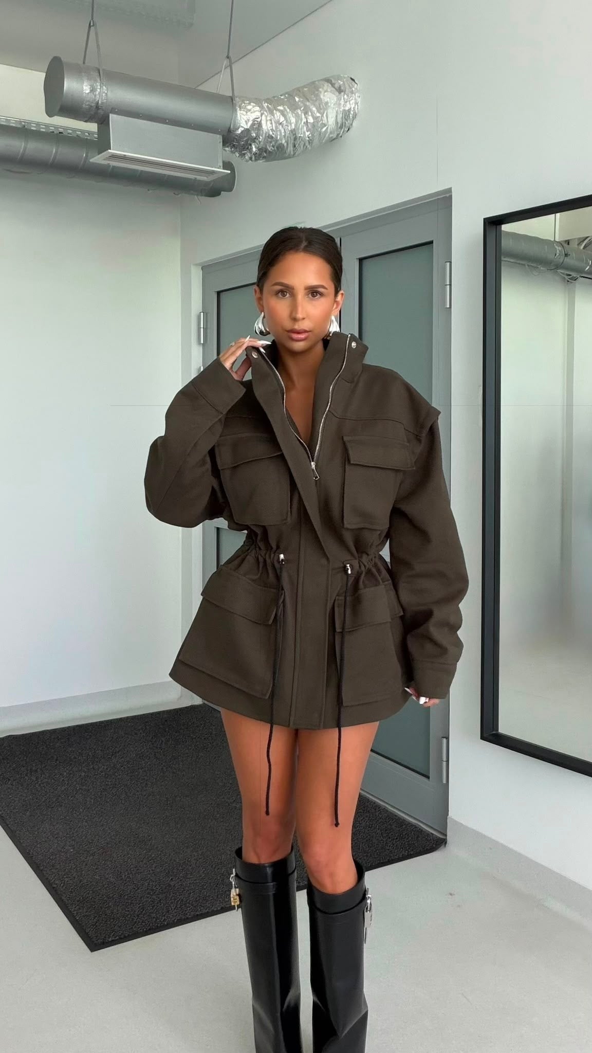 Kurtka ściągana khaki EMO - Veretti Boutique