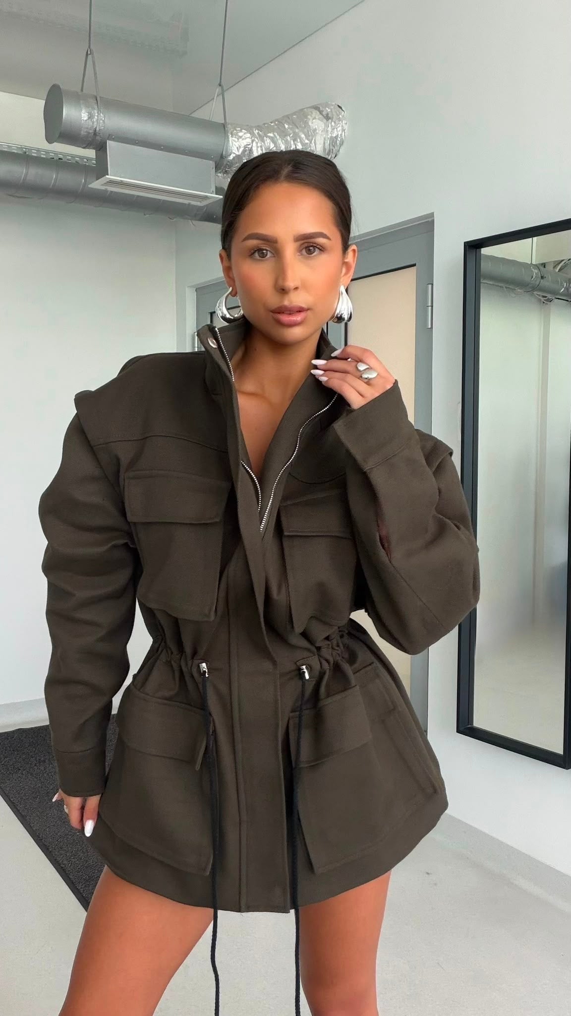 Kurtka ściągana khaki EMO - Veretti Boutique