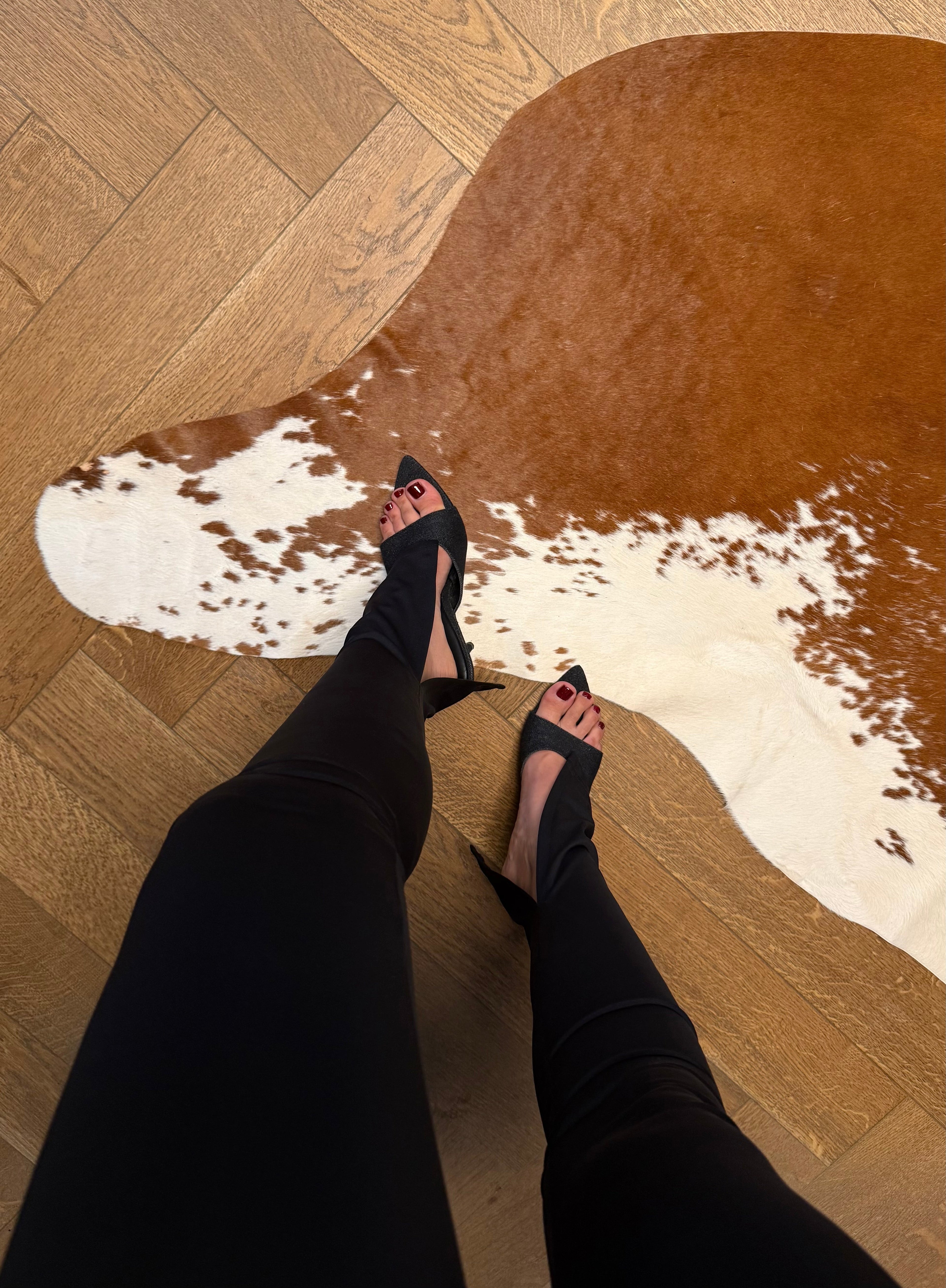 Legginsy z rozcięciem czarne EMO - Veretti Boutique