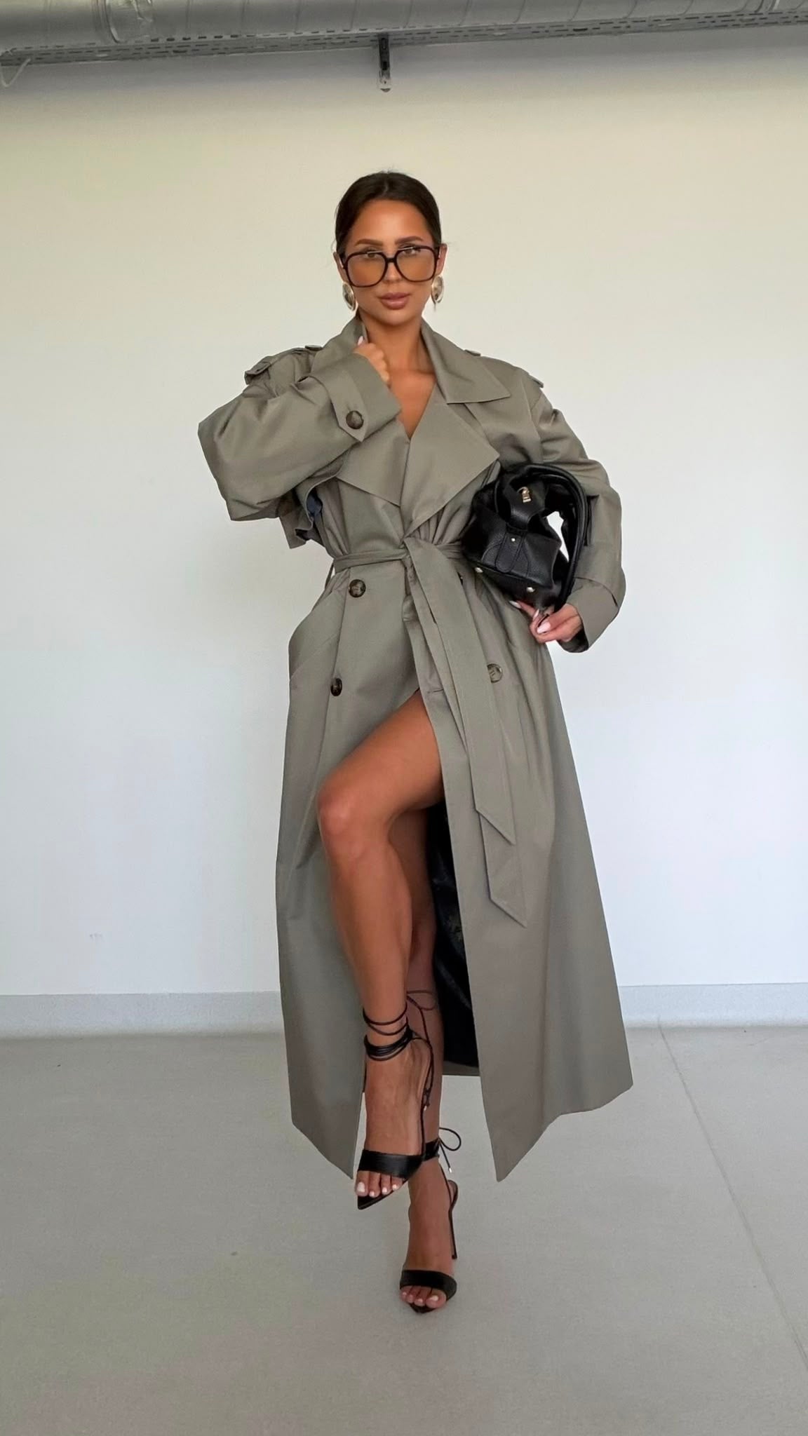 Płaszcz typu trencz wiązany khaki EMO - Veretti Boutique