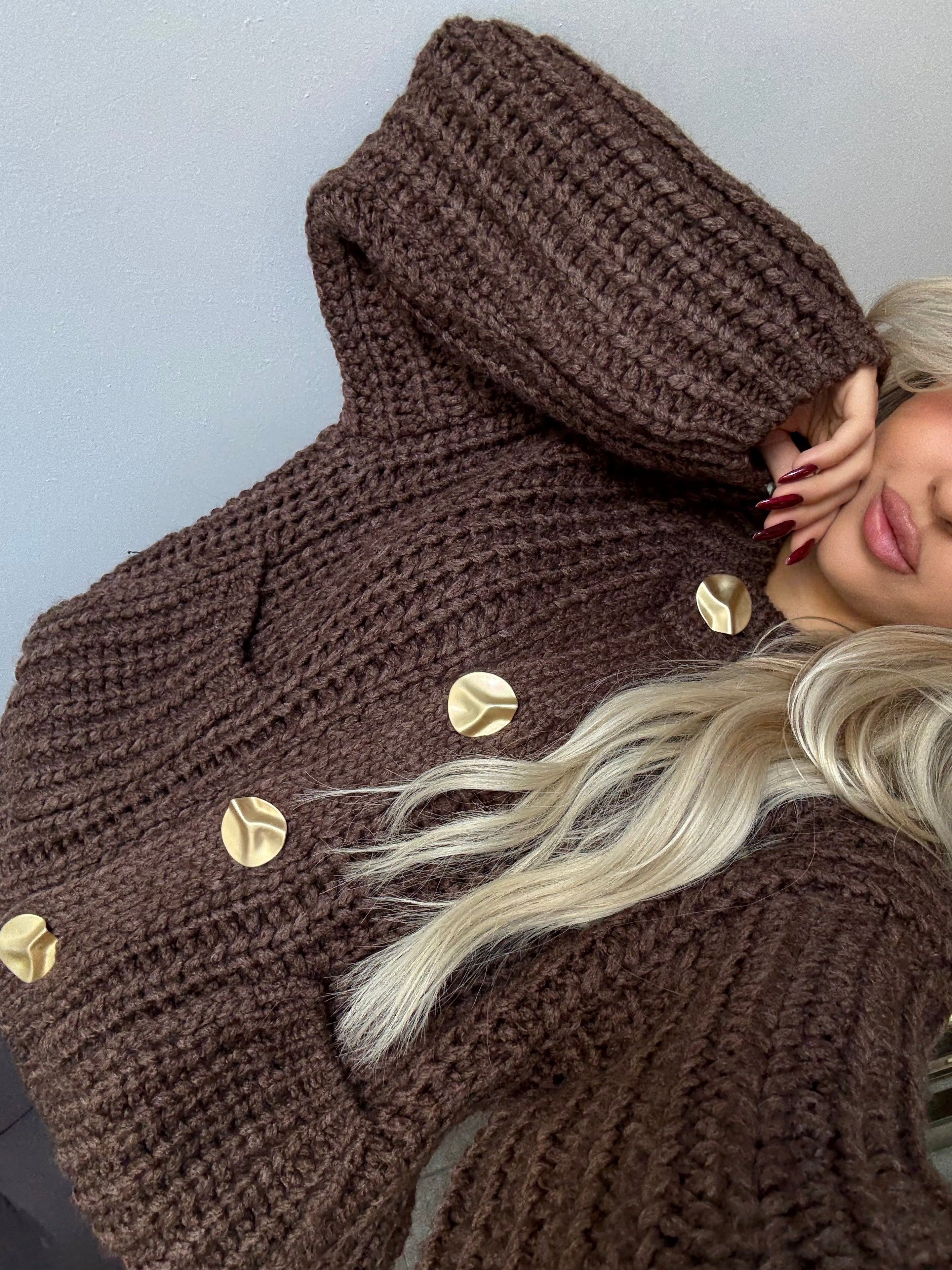 Pleciony kardigan czekoladowy - Veretti Boutique