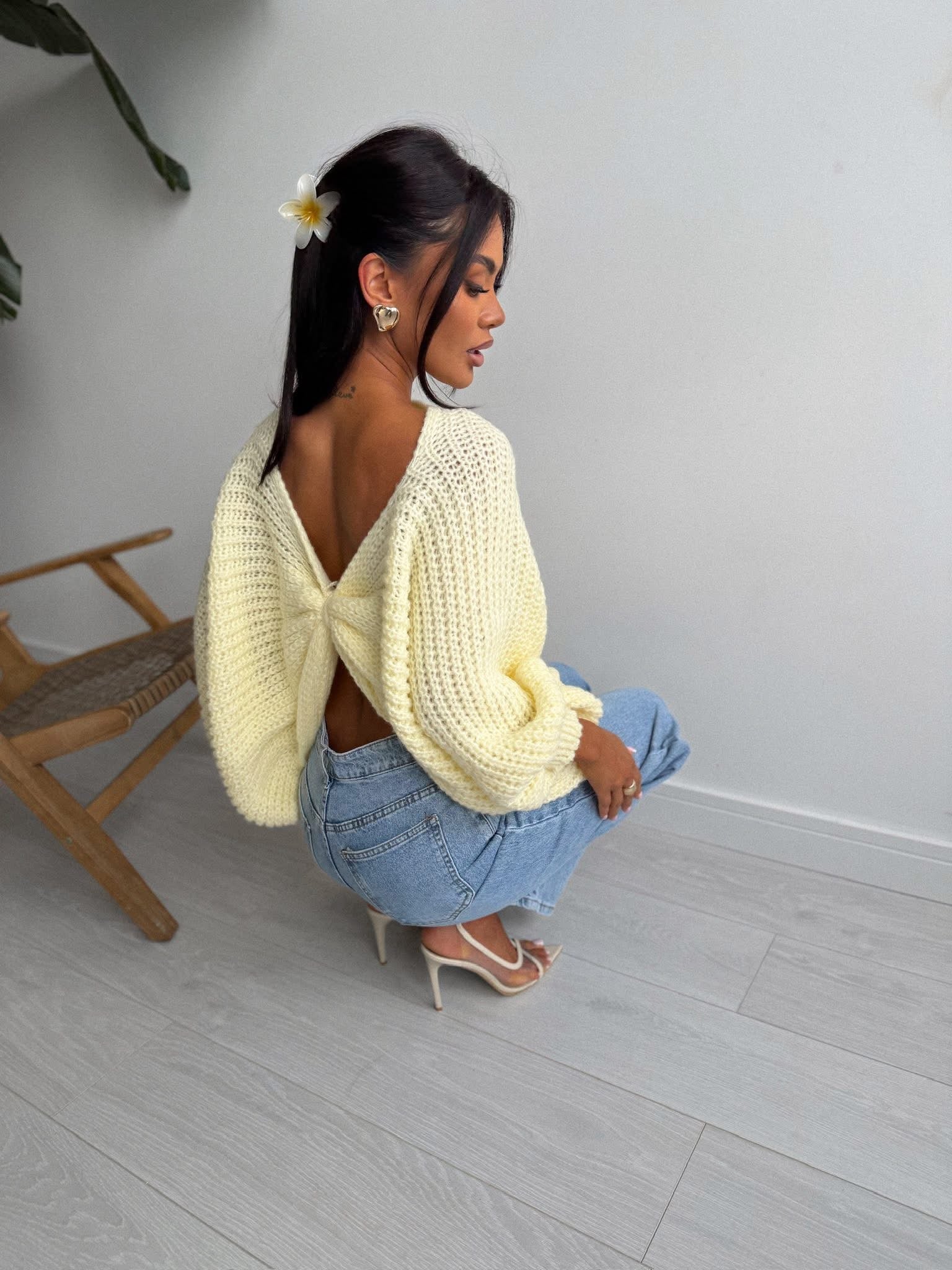 Pleciony sweter z odkrytymi plecami 95% bawełna - Veretti Boutique