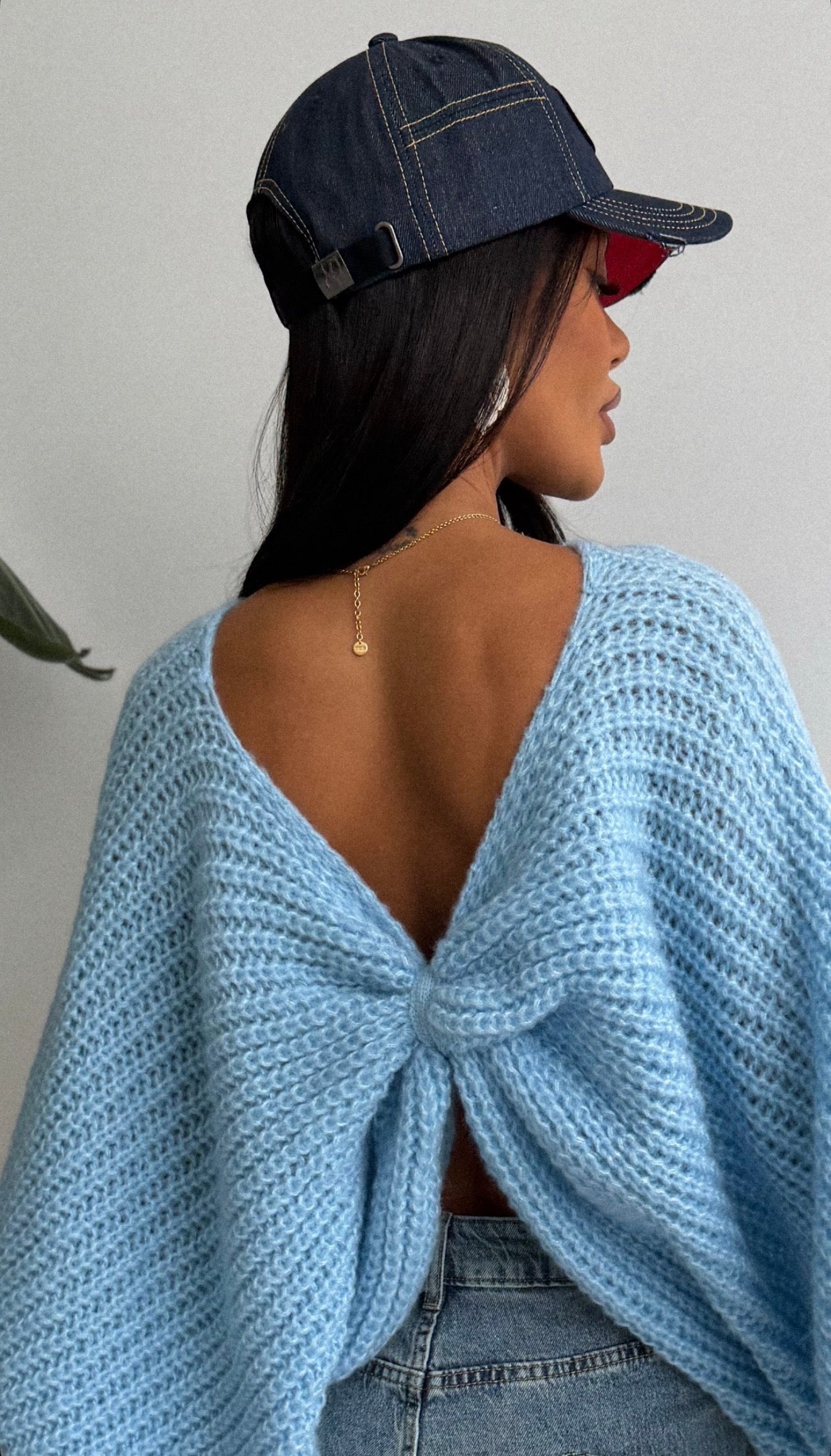 Pleciony sweter z odkrytymi plecami 95% bawełna - Veretti Boutique