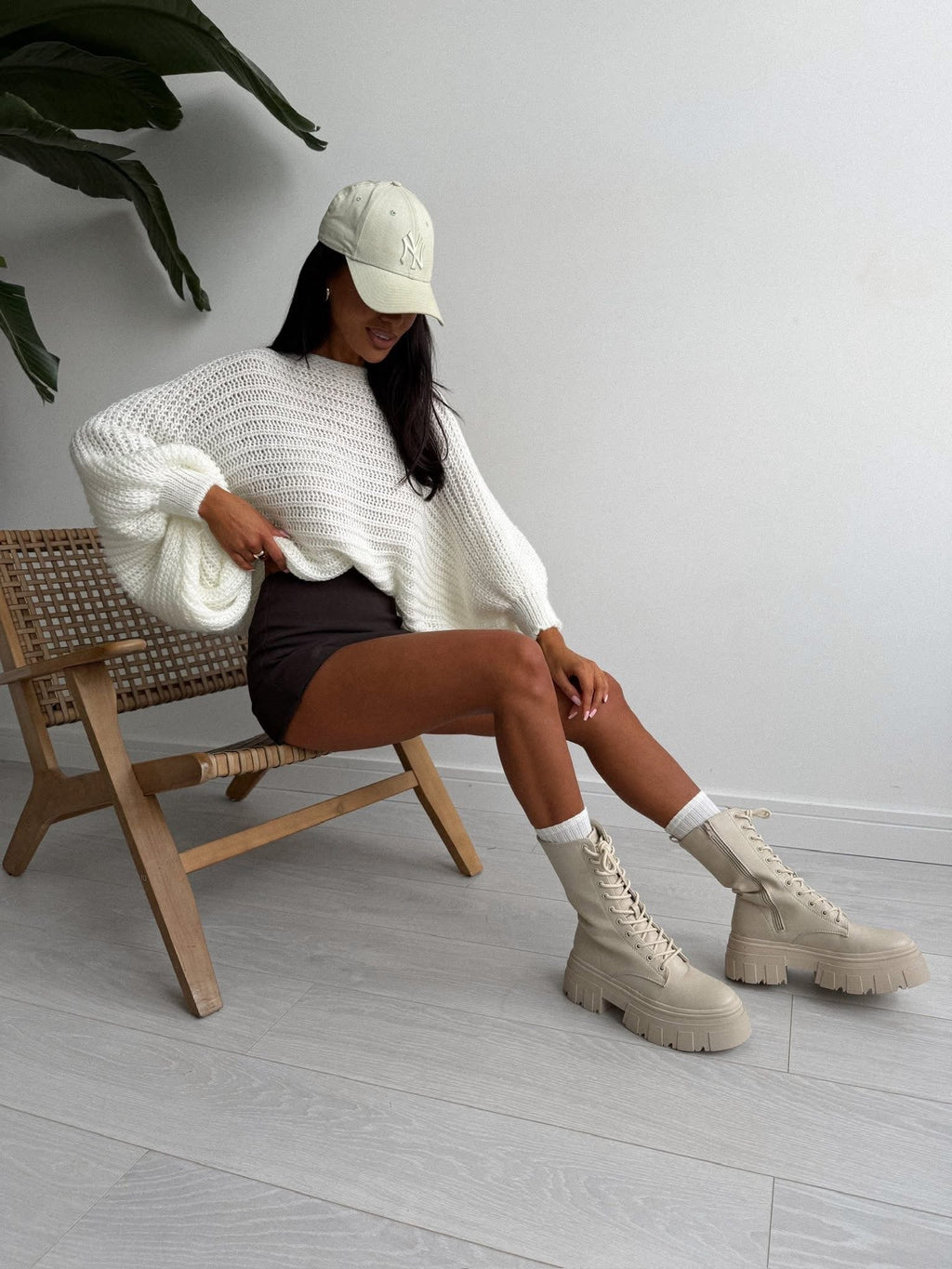 Pleciony sweter z odkrytymi plecami 95% bawełna - Veretti Boutique