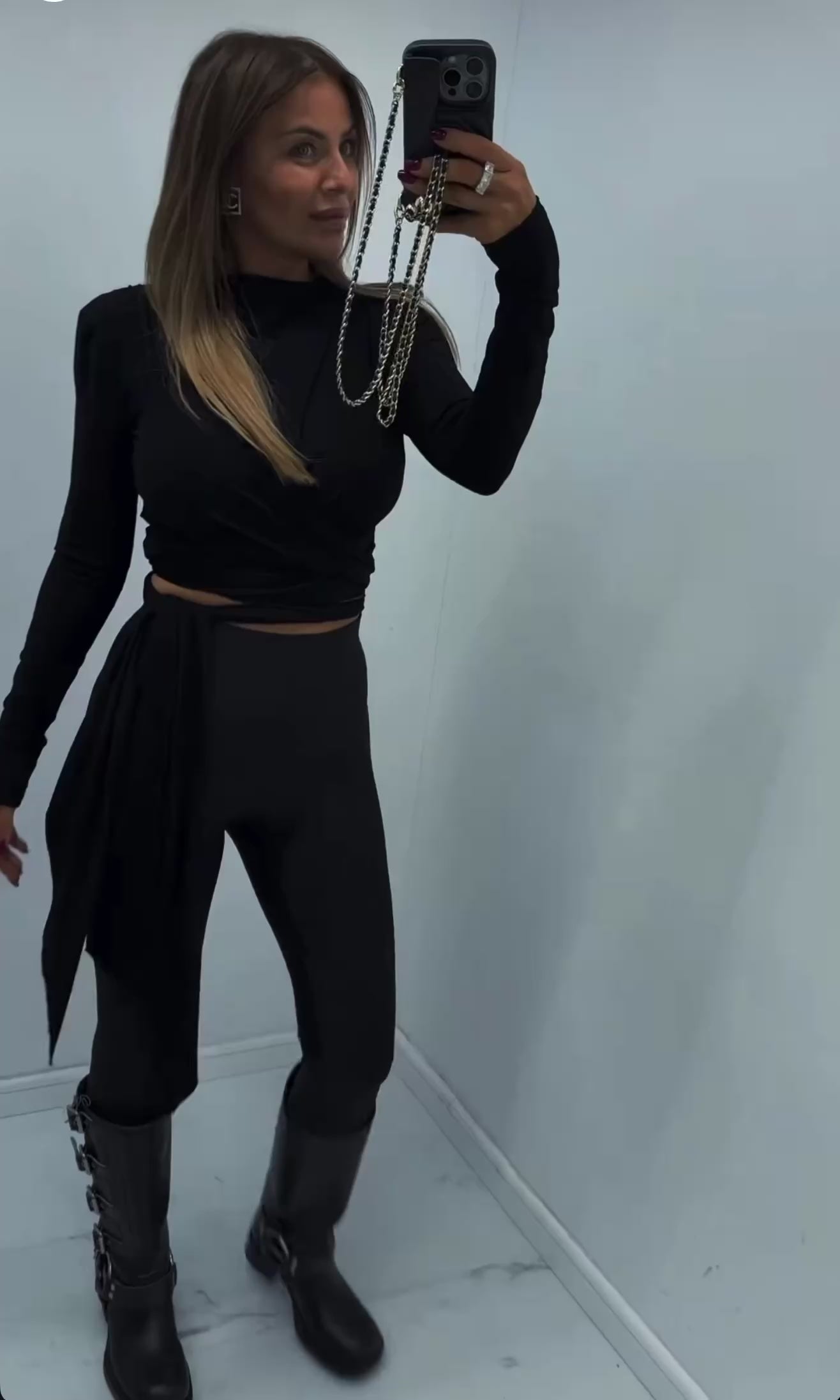 Bluzka z wiązaniem czarna 95% wiskoza EMO