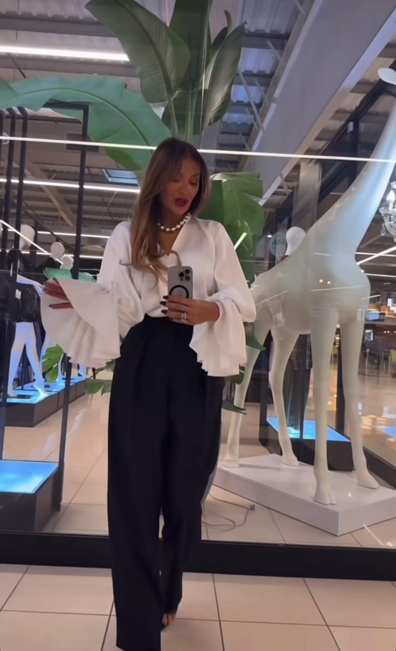 Koszula satynowa z ozdobnymi rękawkami EMO