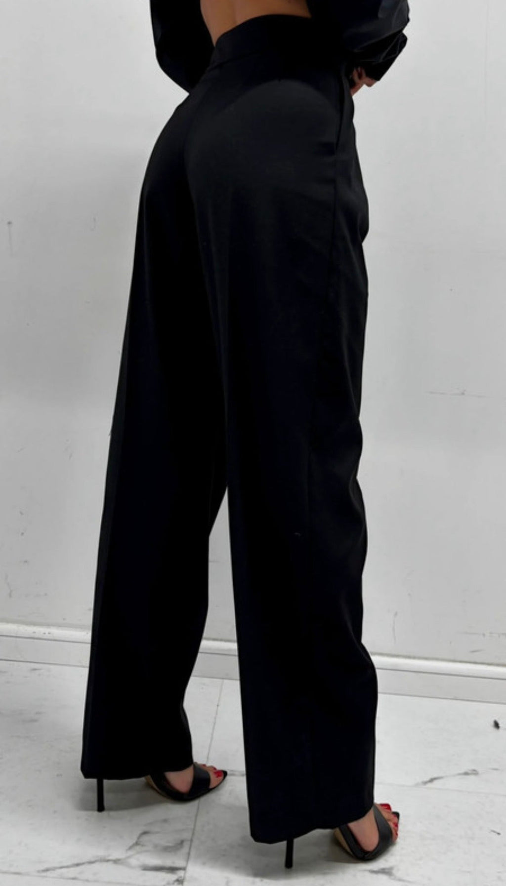 Slimowane spodnie Aura EMO - Veretti Boutique