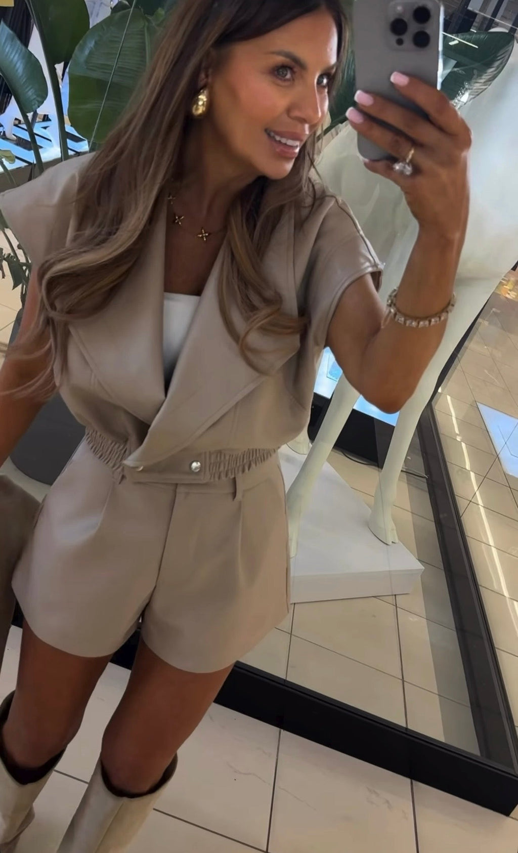 Spodenki z eko skóry - Chłodny beż EMO - Veretti Boutique