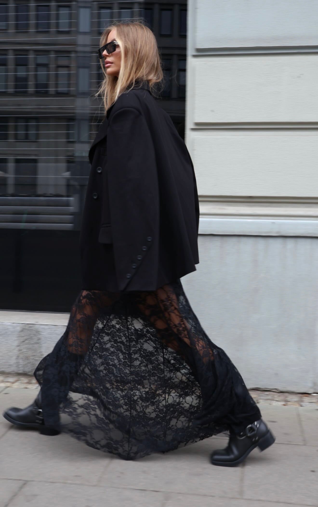 Spódniczka koronkowa z szortami - Veretti Boutique