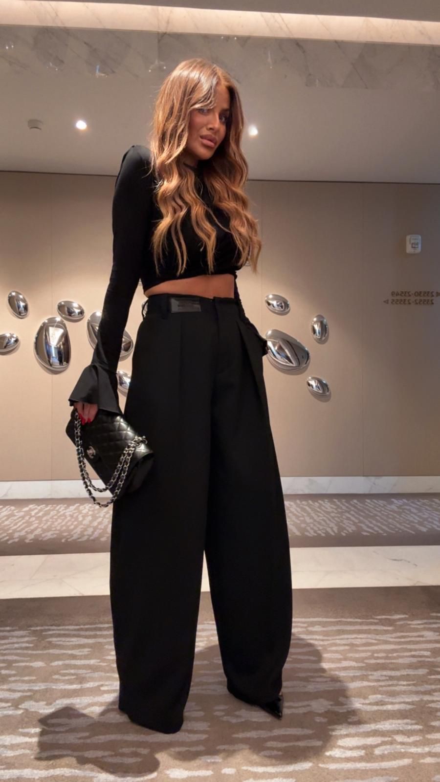 Spodnie z zakładkami czarne EMO - Veretti Boutique