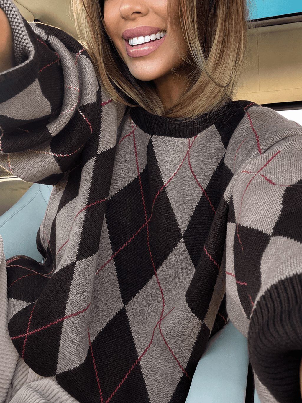 Sweter w romby 30% wełna 30% wiskoza 5% kaszmir brązowy z czerwienią EMO - Veretti Boutique