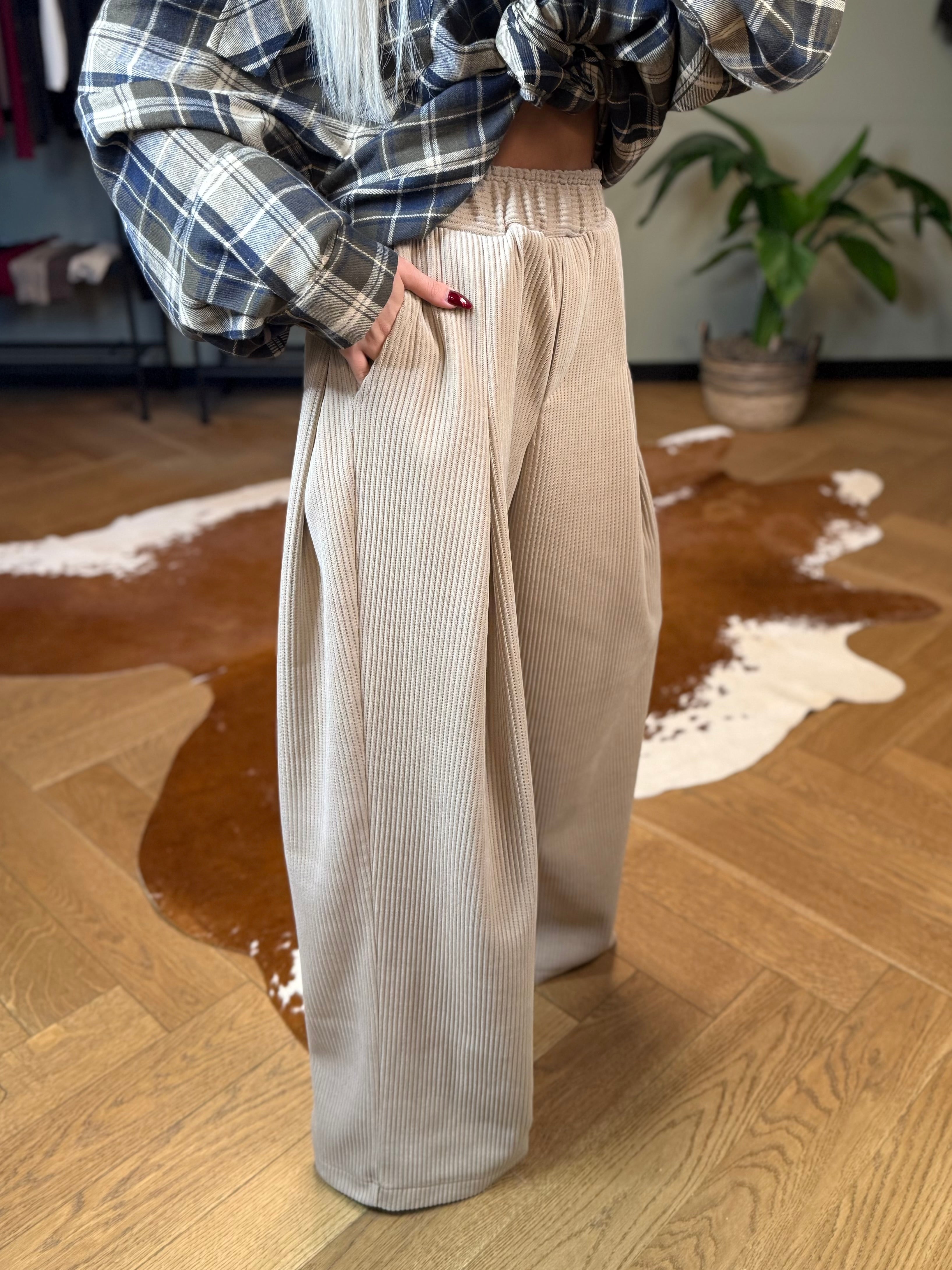 Sztruksowe spodnie beżowe 35% bawełna EMO - Veretti Boutique