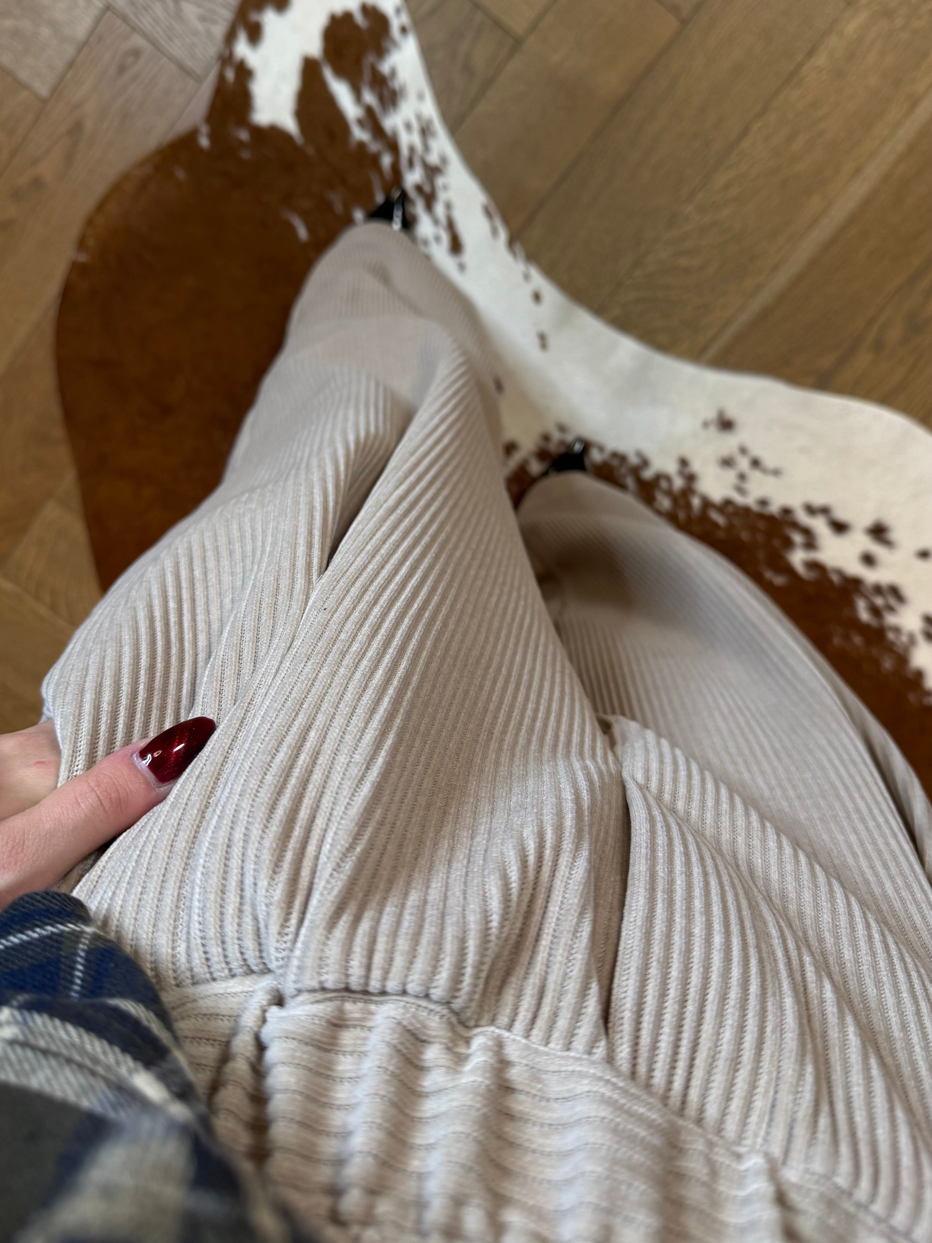 Sztruksowe spodnie beżowe 35% bawełna EMO - Veretti Boutique