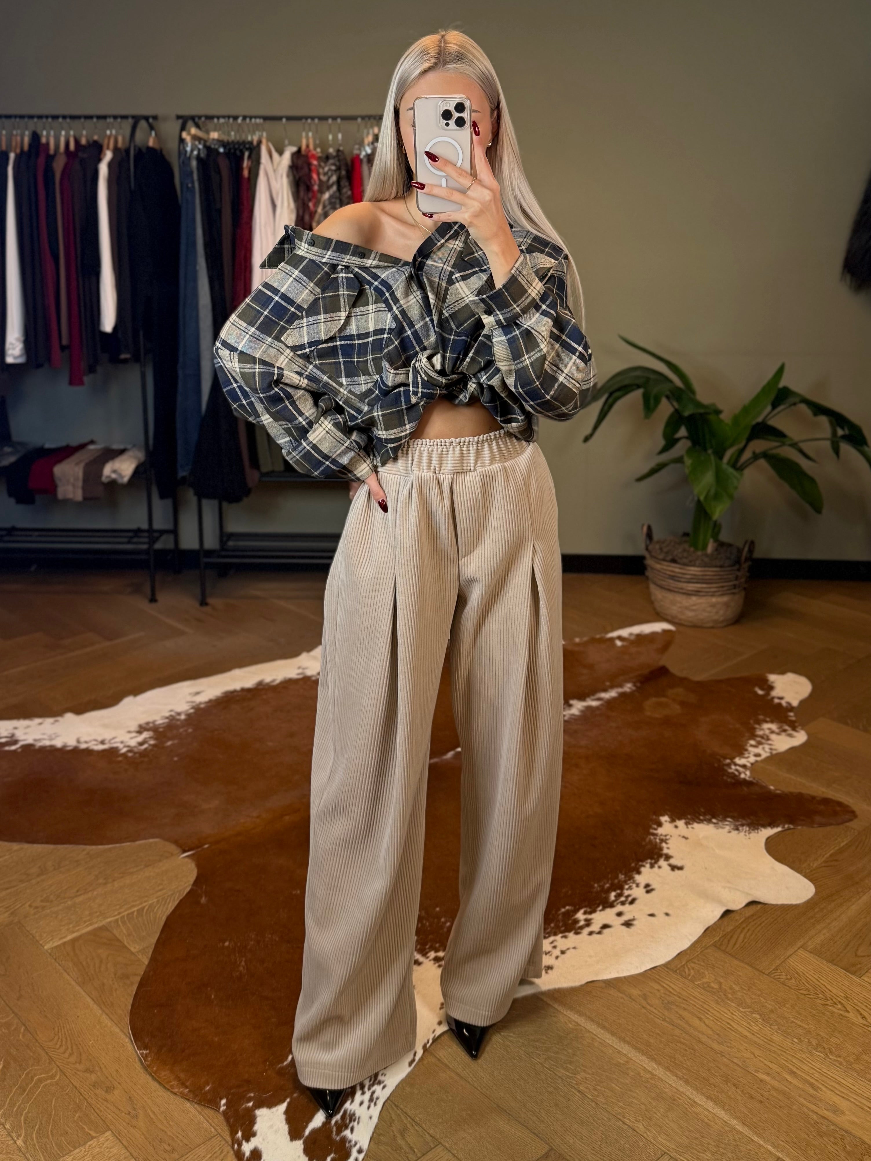 Sztruksowe spodnie beżowe 35% bawełna EMO - Veretti Boutique