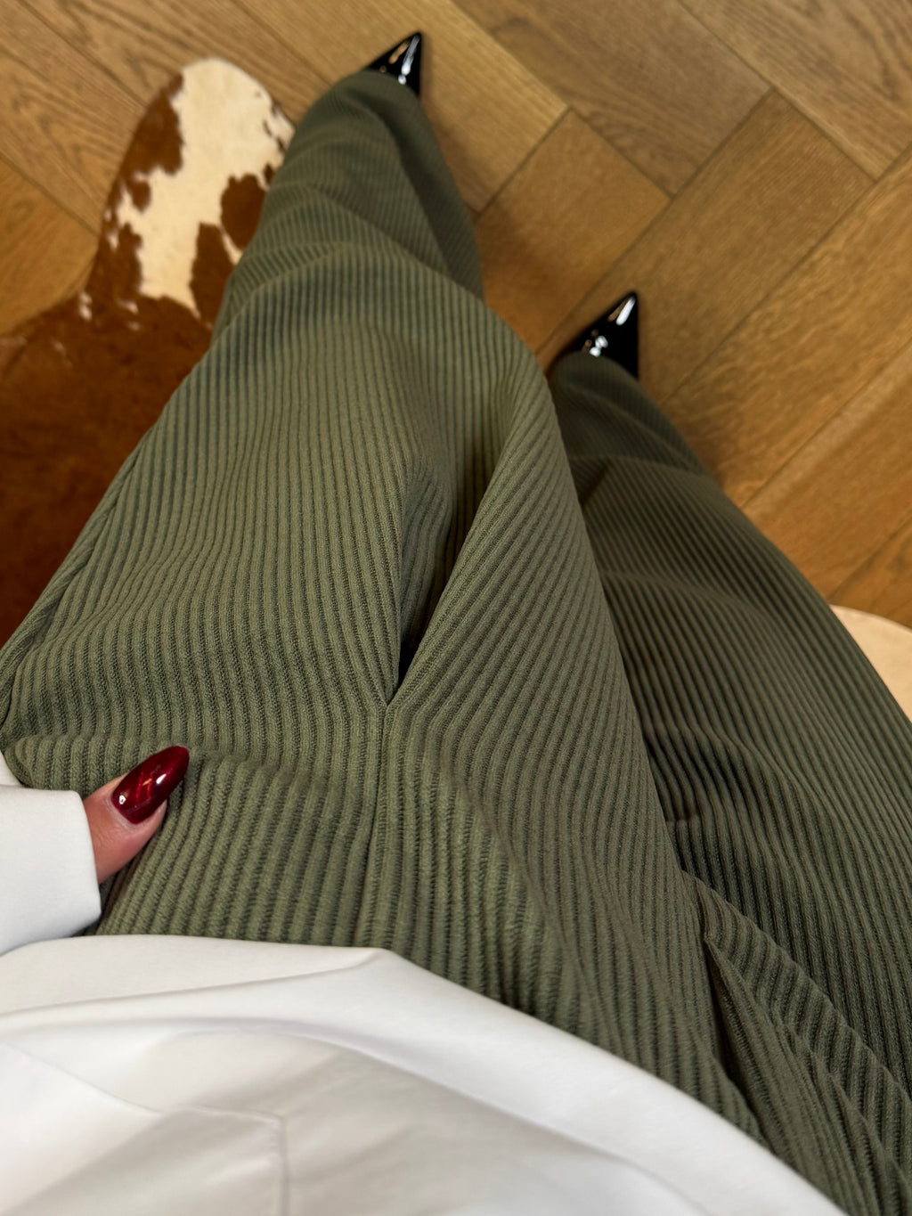 Sztruksowe spodnie khaki 35% bawełna EMO - Veretti Boutique