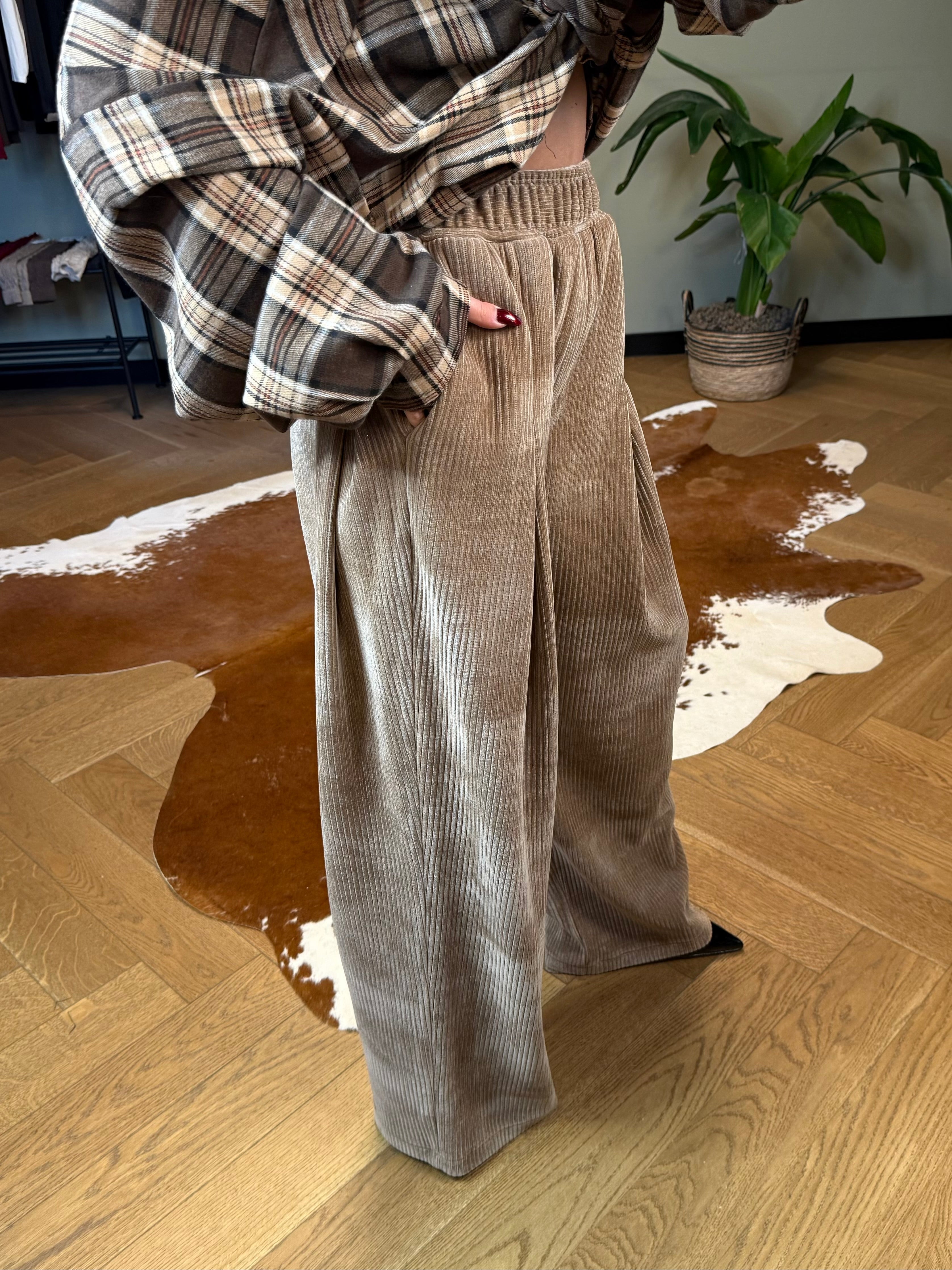 Sztruksowe spodnie mokka 35% bawełna EMO - Veretti Boutique